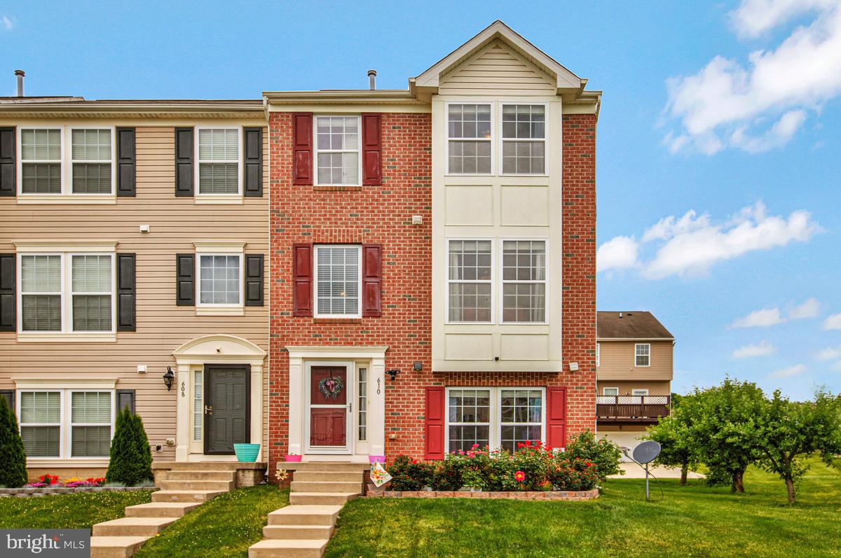 HOLLY WOODS - Residential