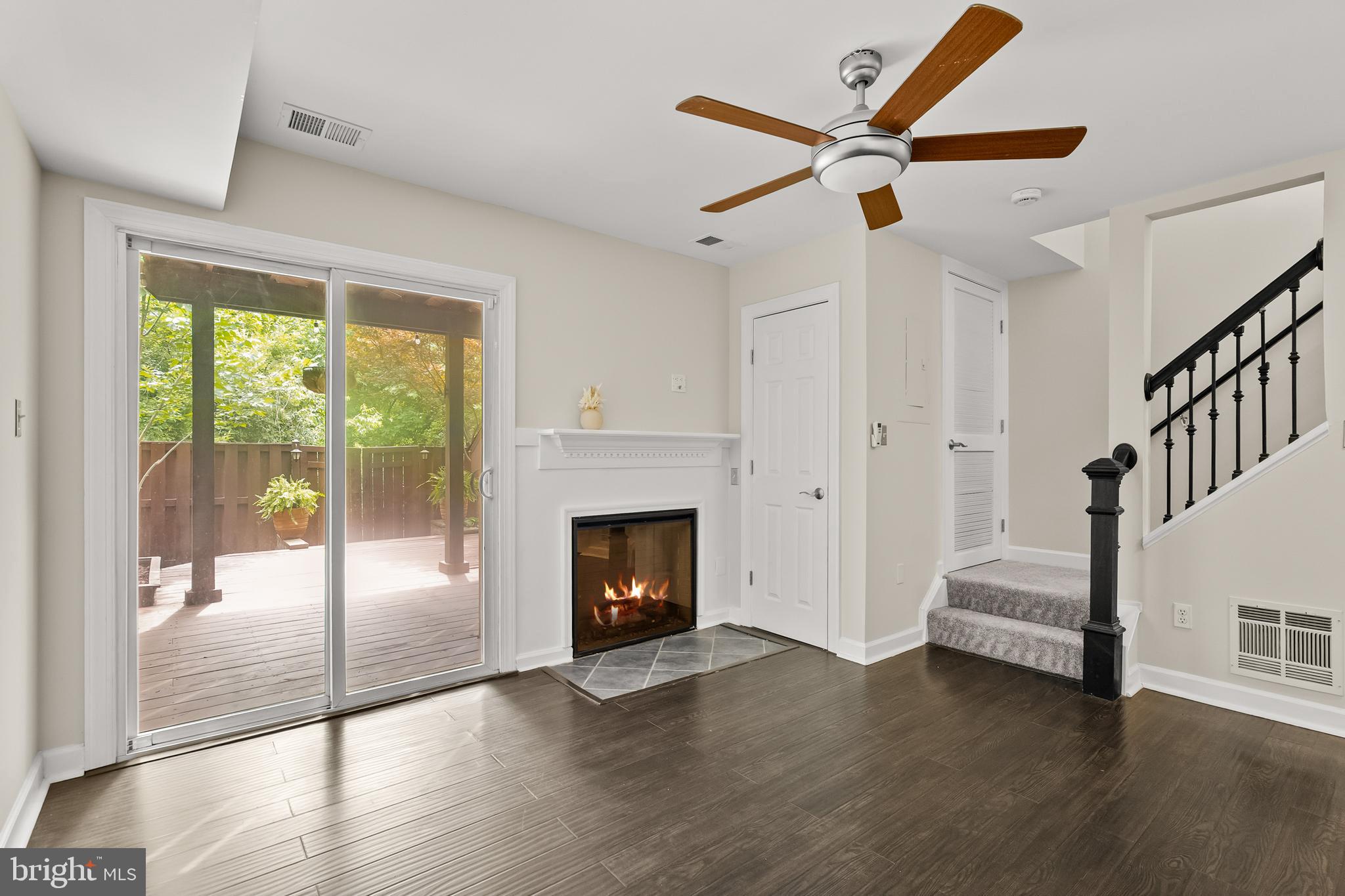 LOWES ISLAND - Residential