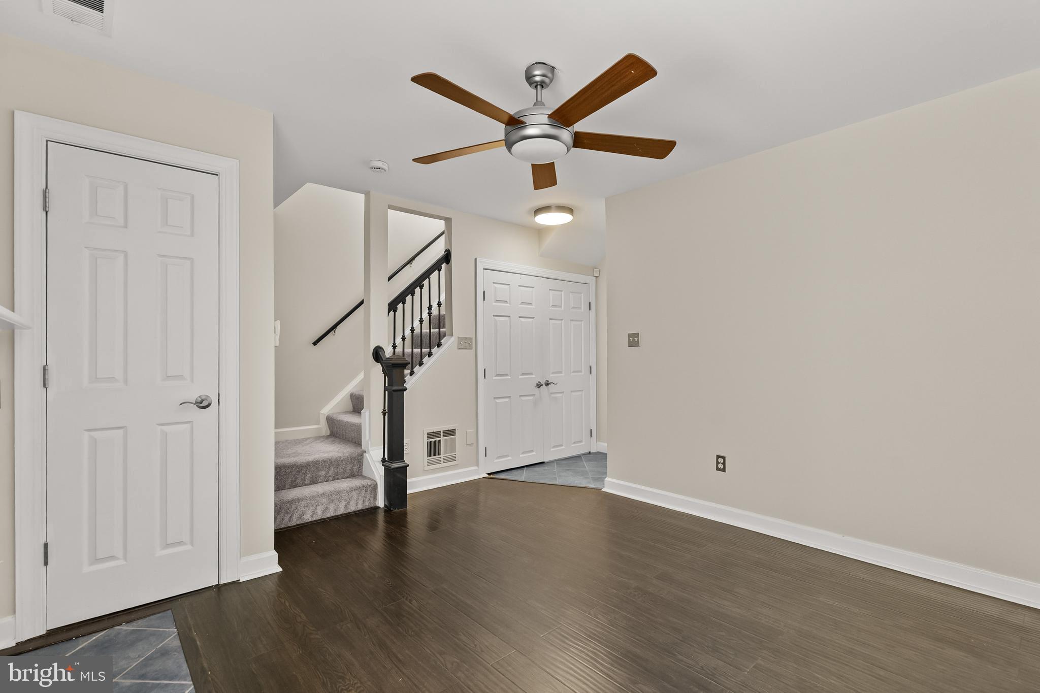 LOWES ISLAND - Residential