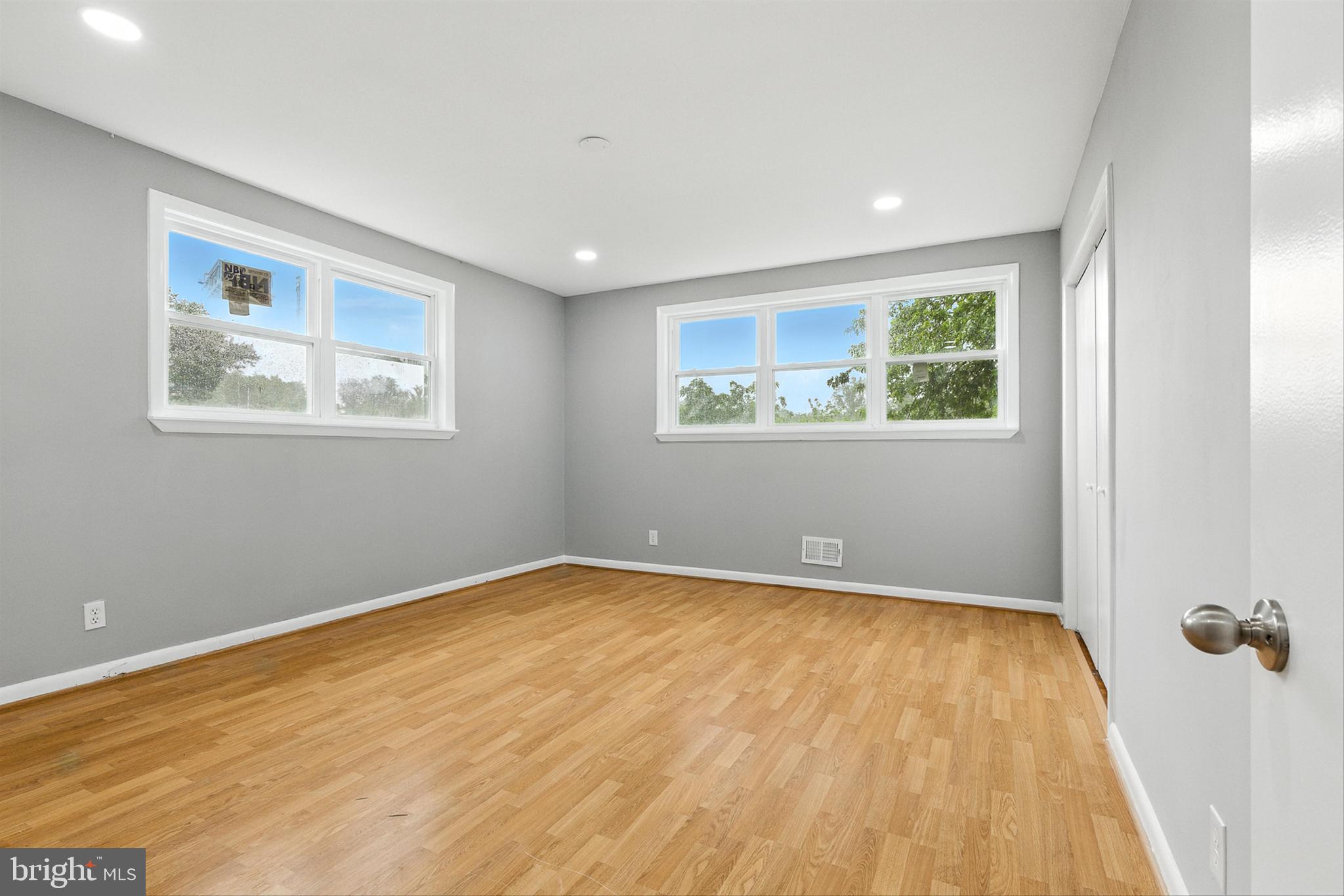 WINDSOR  MILL - Residential