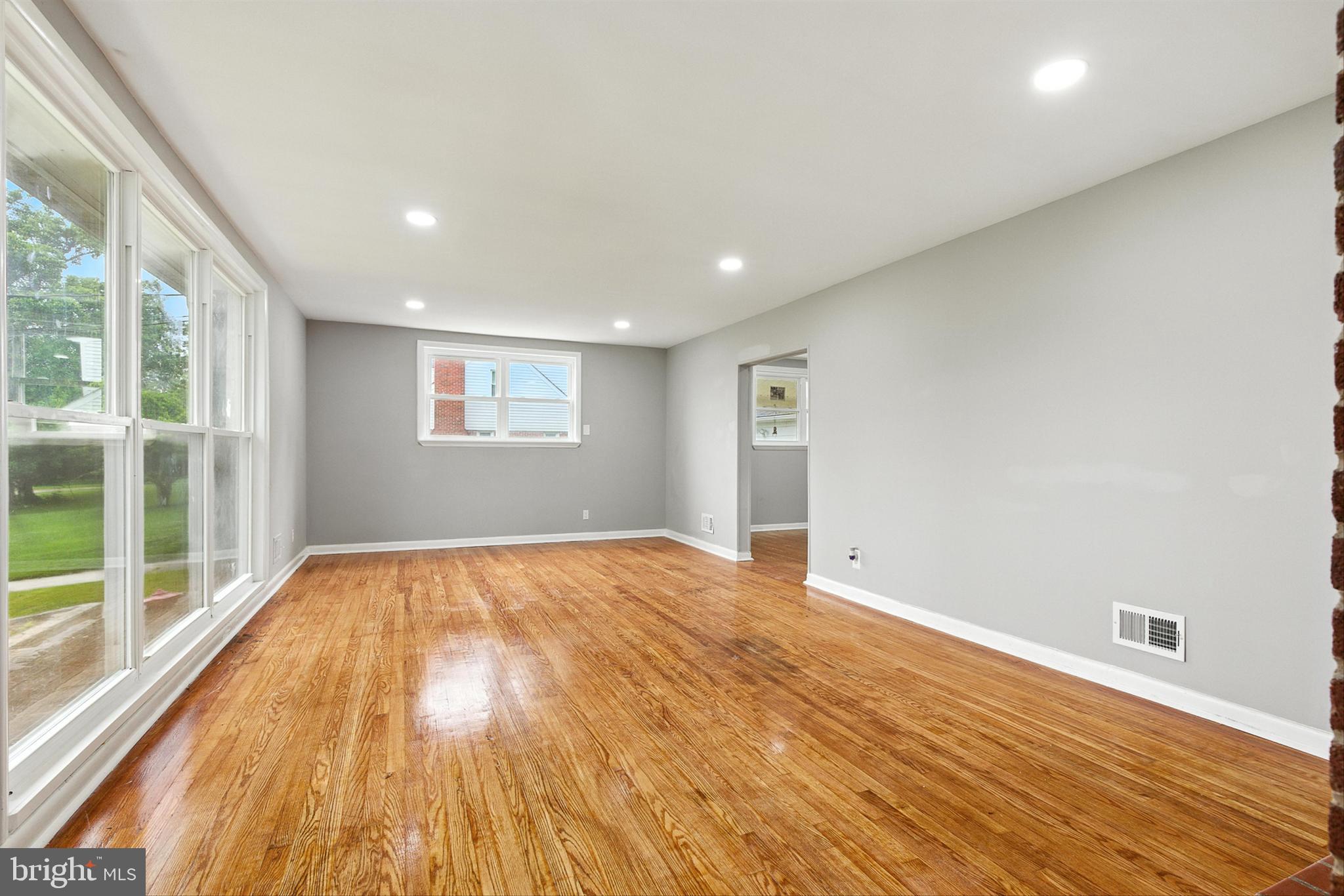 WINDSOR  MILL - Residential