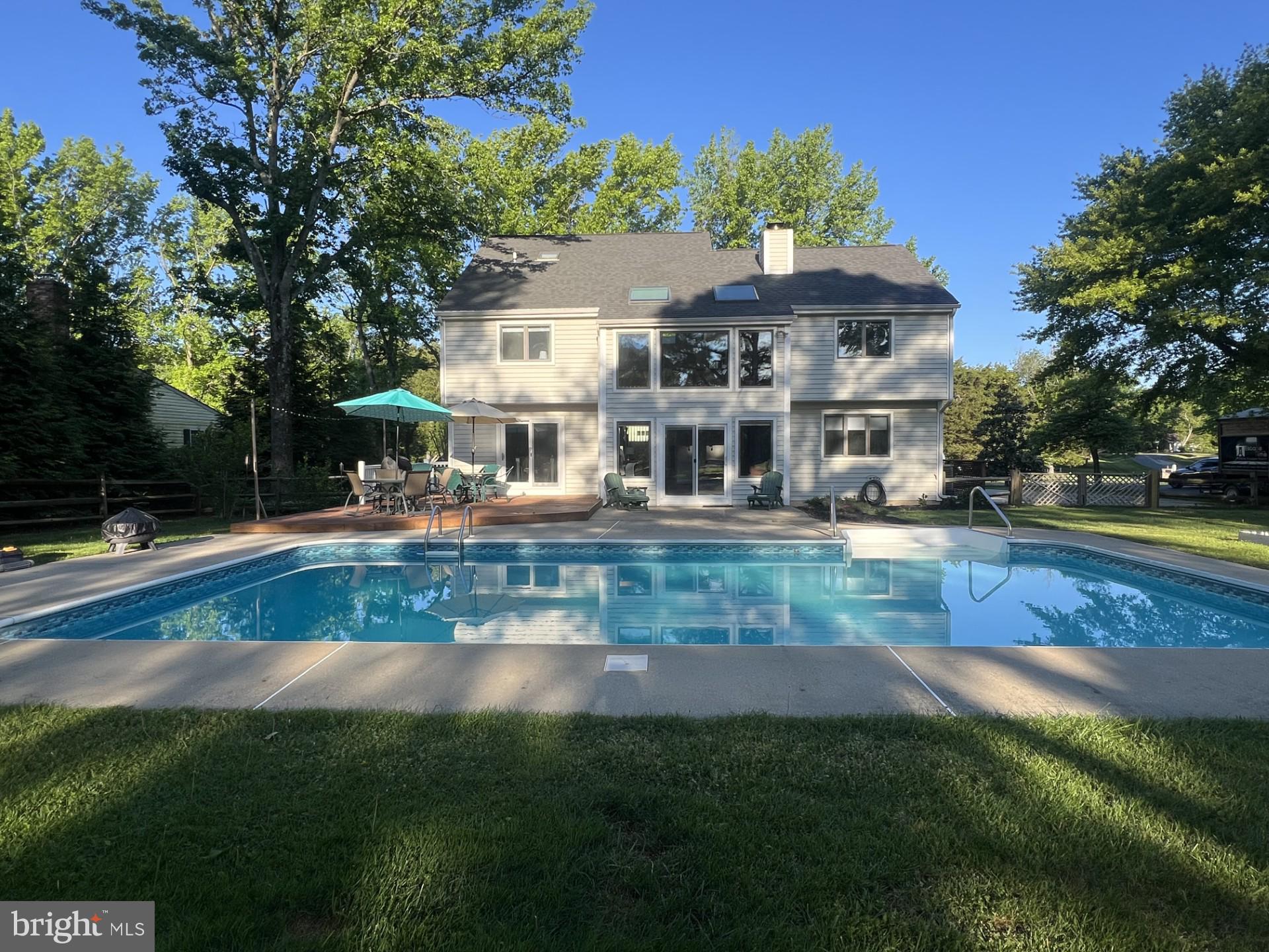 QUEEN ANNE COLONY - Residential