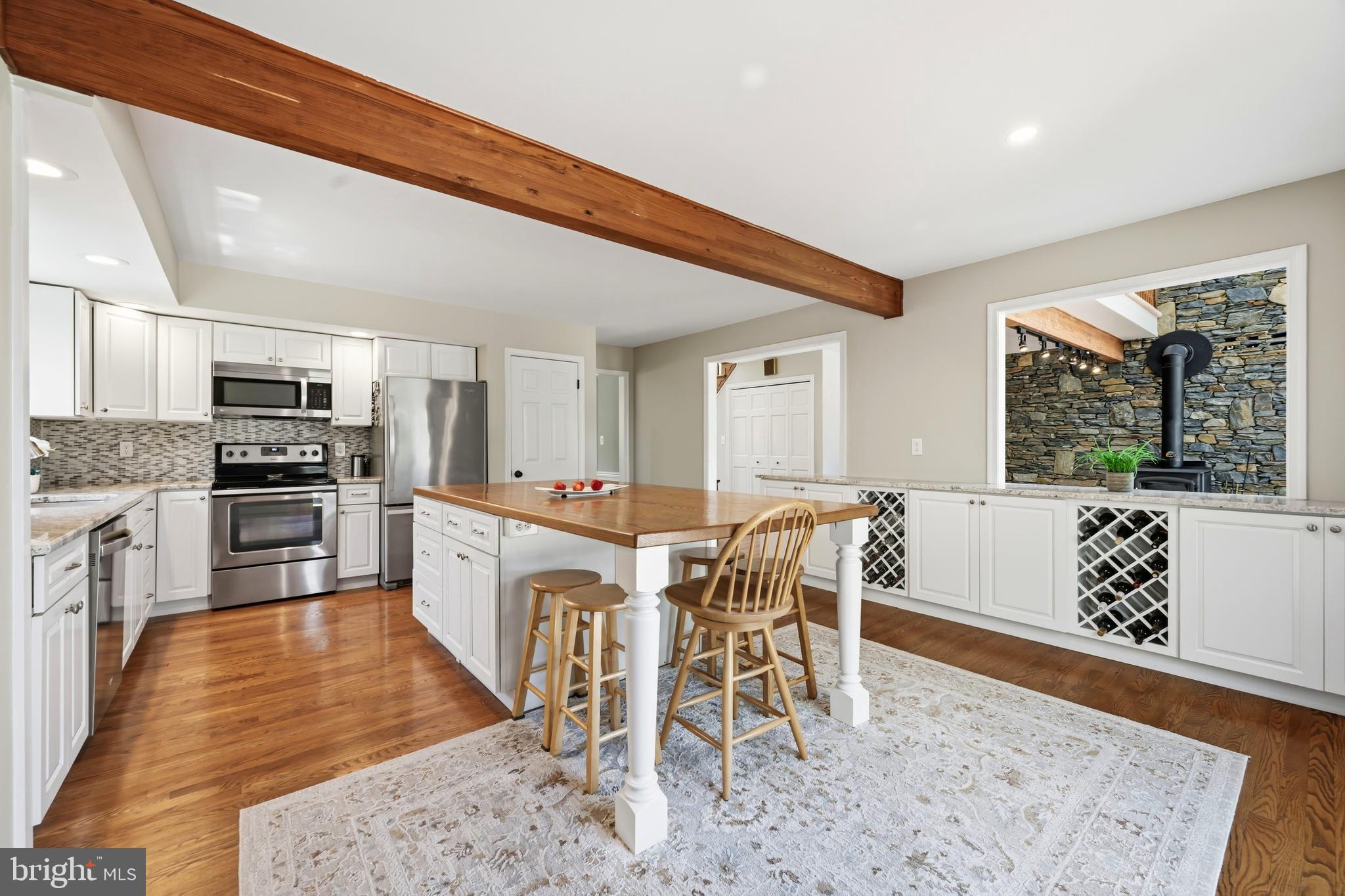 QUEEN ANNE COLONY - Residential