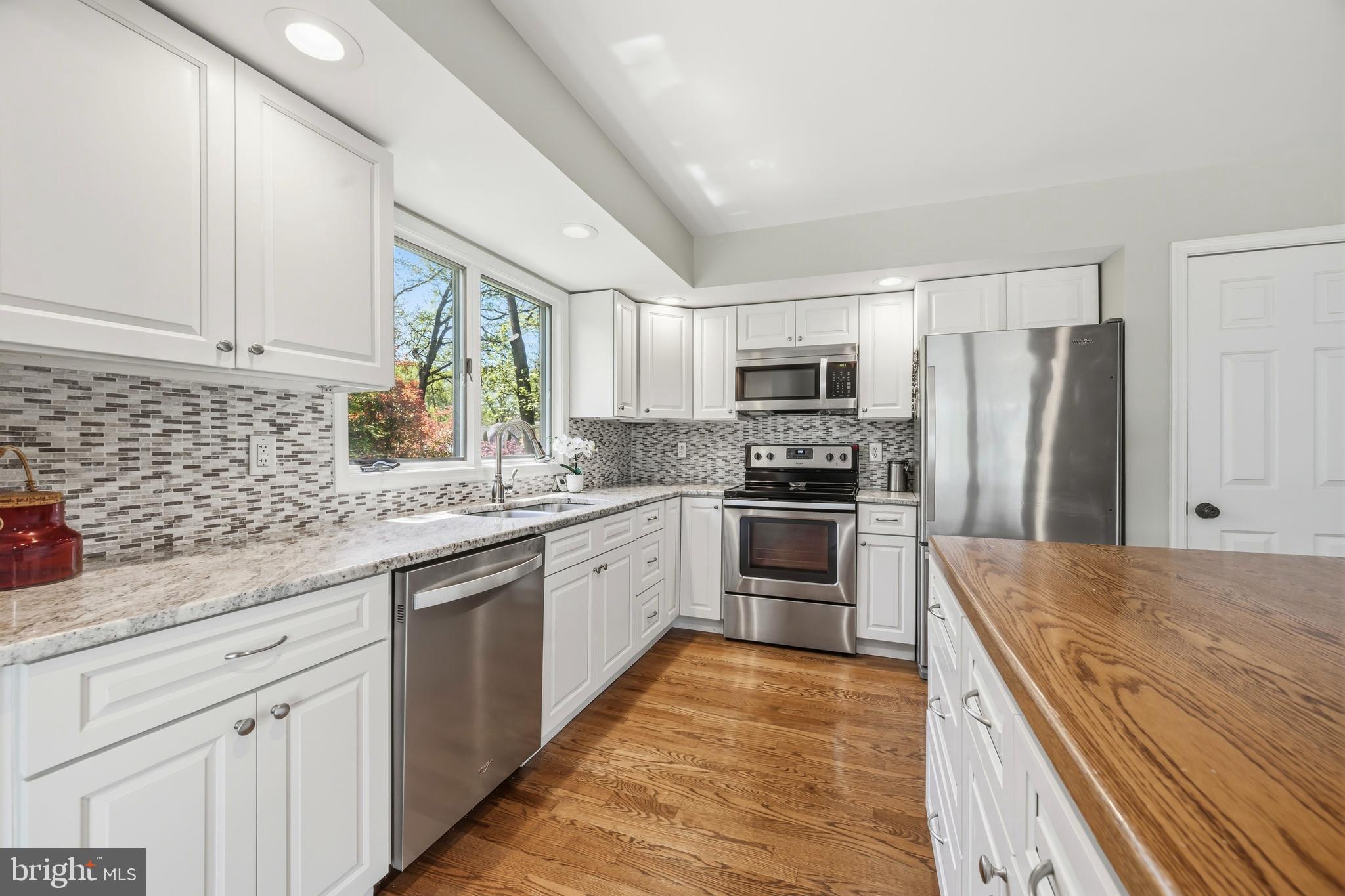 QUEEN ANNE COLONY - Residential