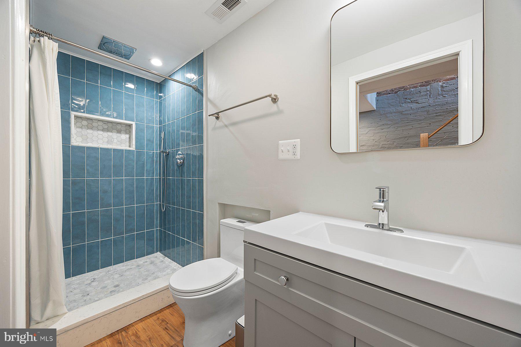 LOCUST POINT - Residential