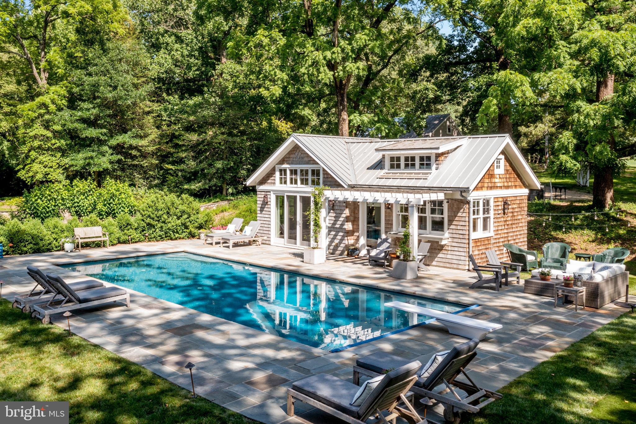ARBUTUS BANKS - Residential