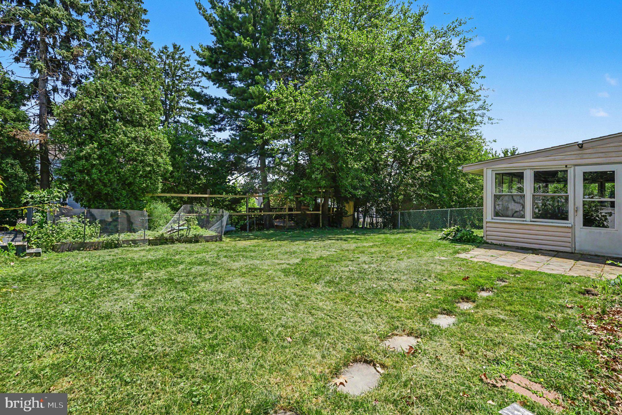VILLAGE GREEN - Residential