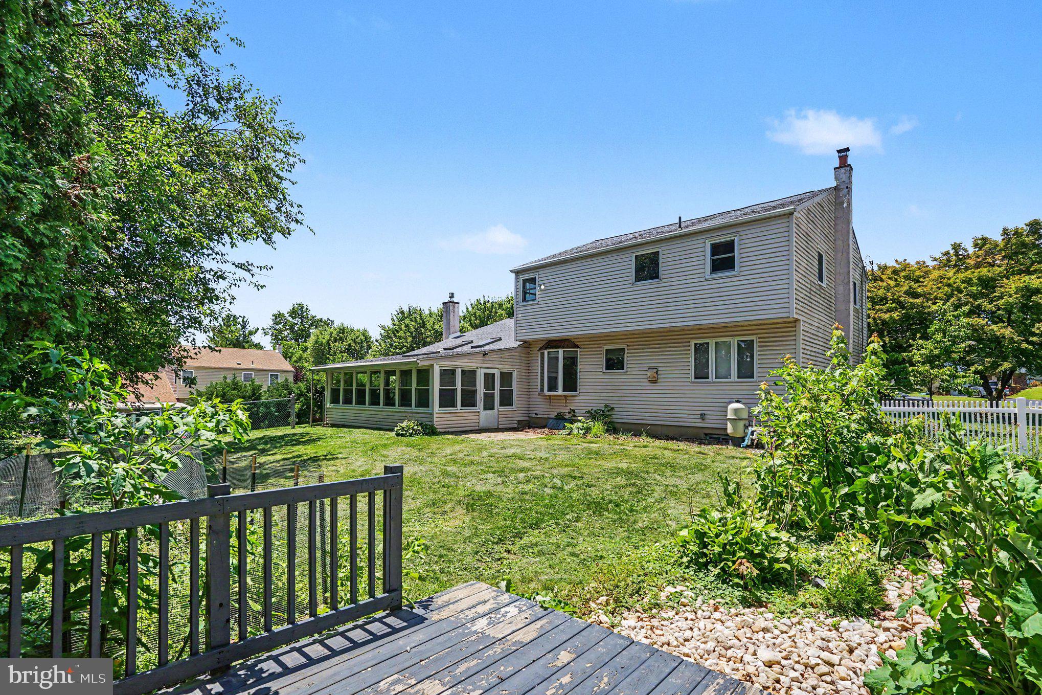 VILLAGE GREEN - Residential