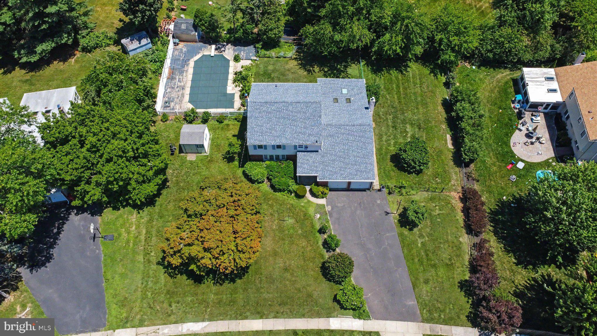 VILLAGE GREEN - Residential