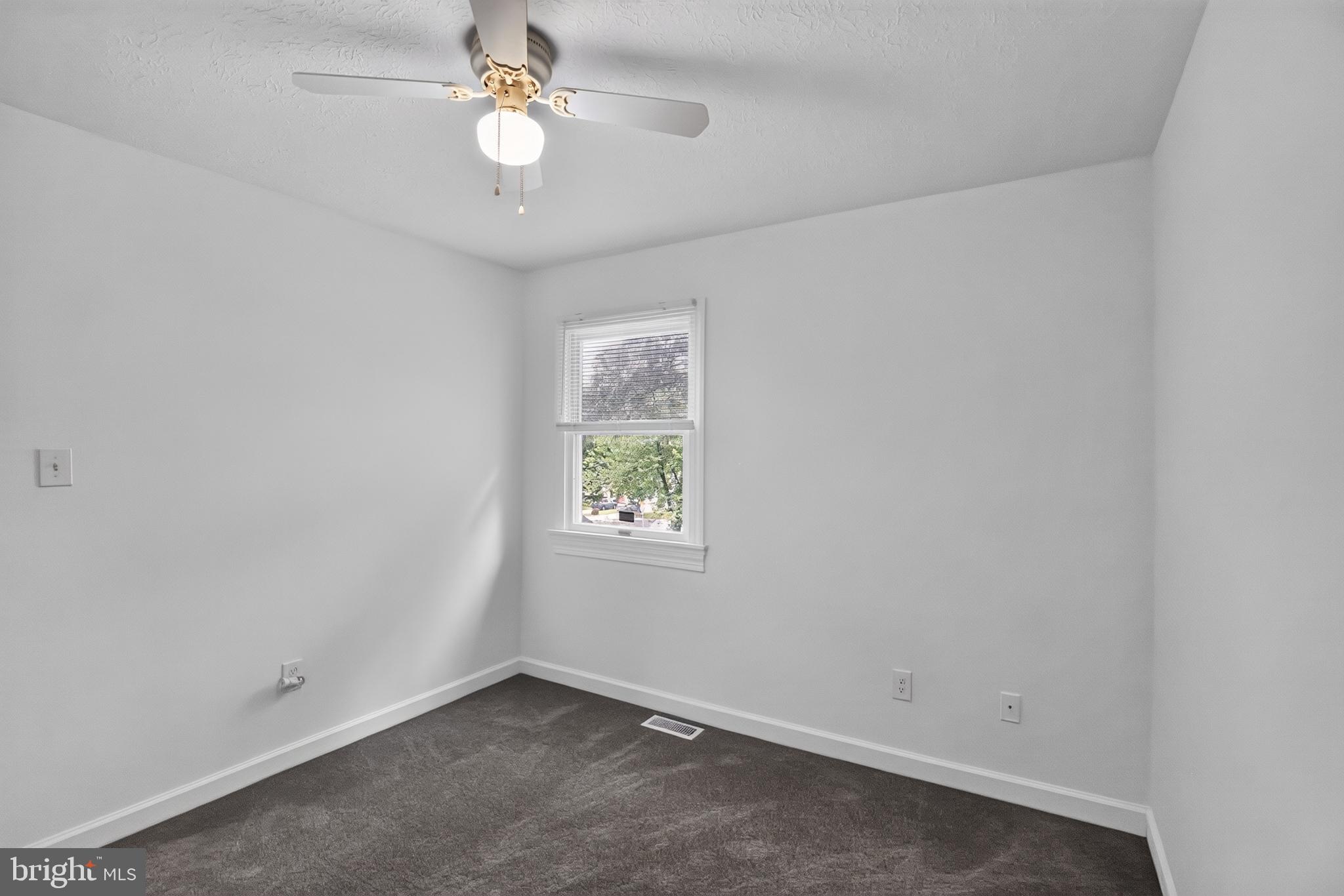 LINTHICUM OAKS - Residential