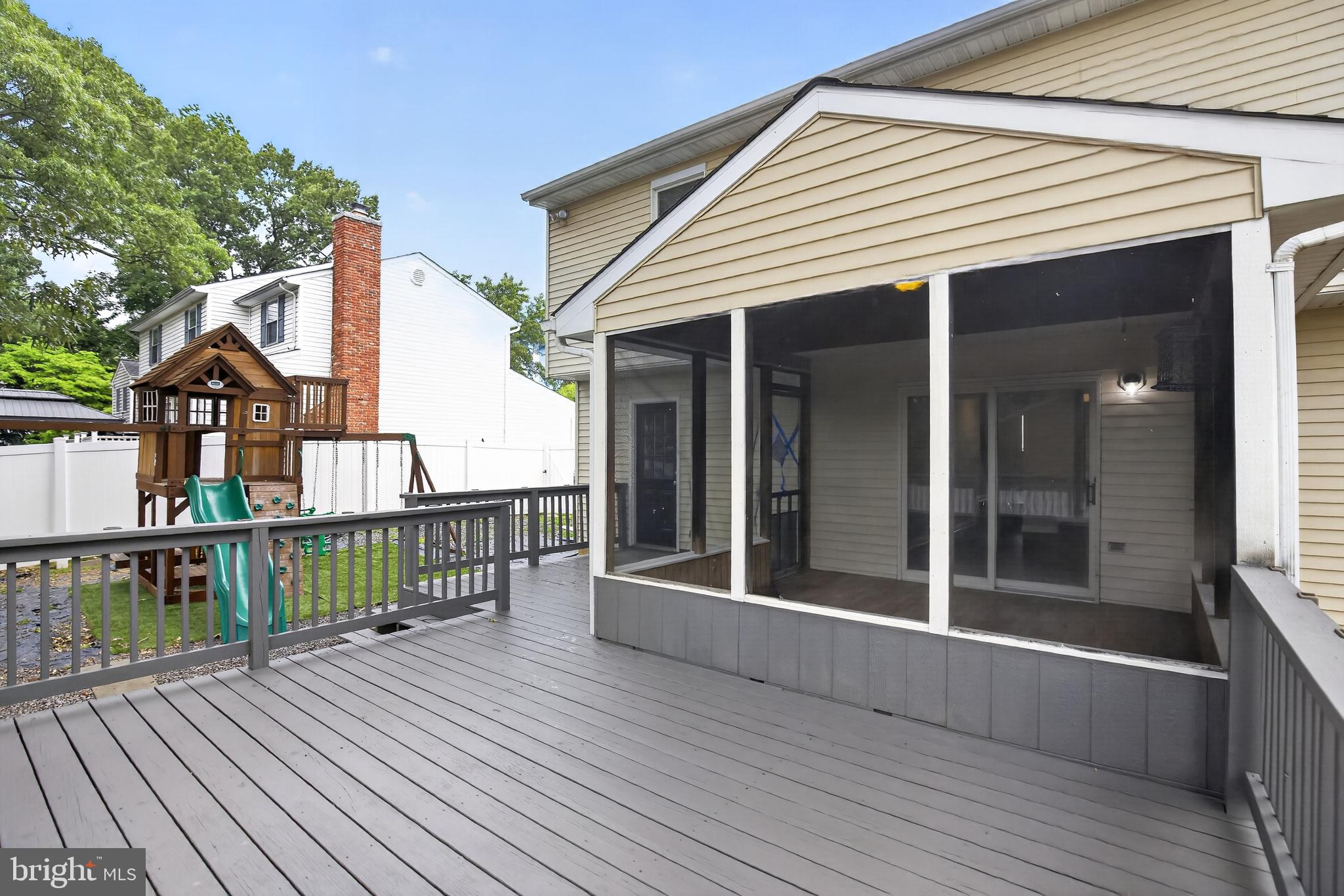 LINTHICUM OAKS - Residential
