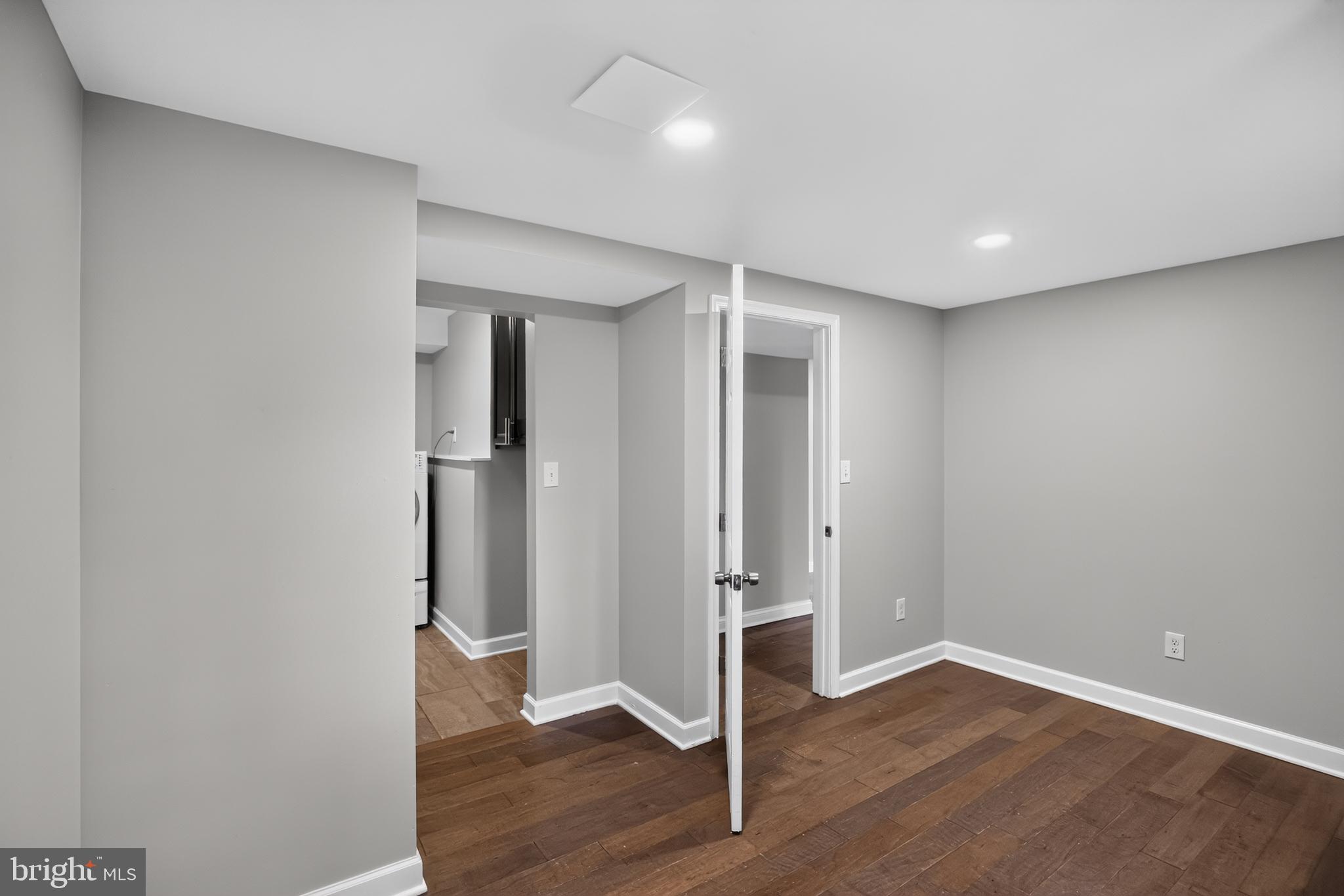 LINTHICUM OAKS - Residential