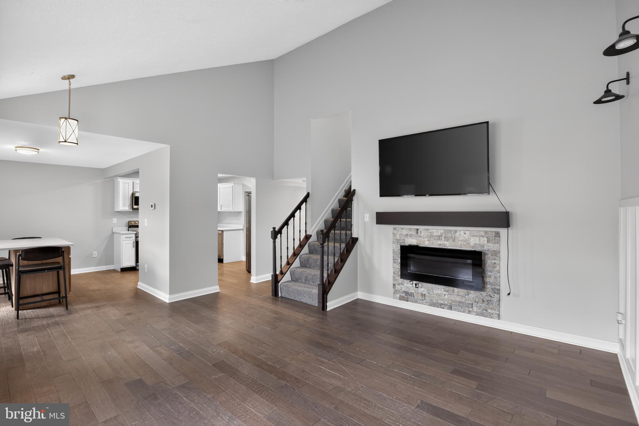 LINTHICUM OAKS - Residential