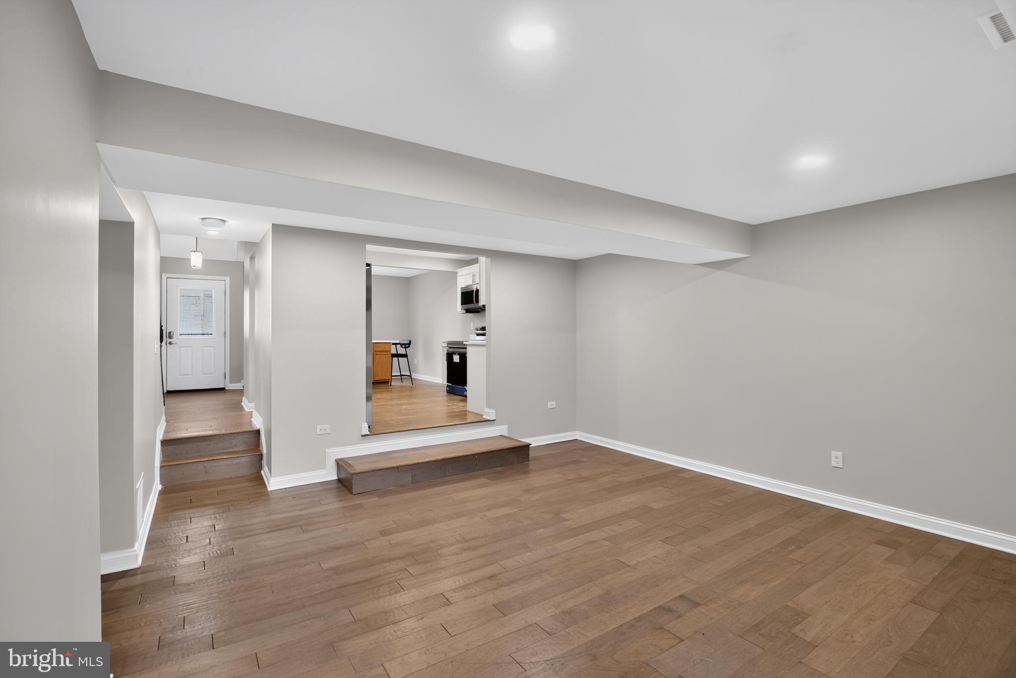 LINTHICUM OAKS - Residential