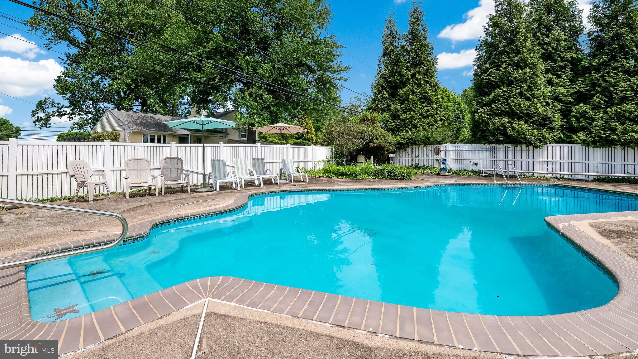 MEADOWBROOK - Residential