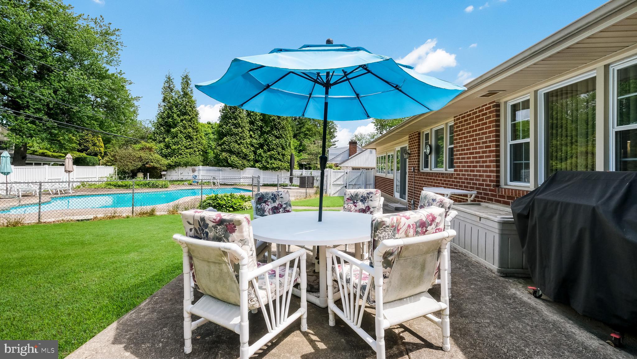 MEADOWBROOK - Residential
