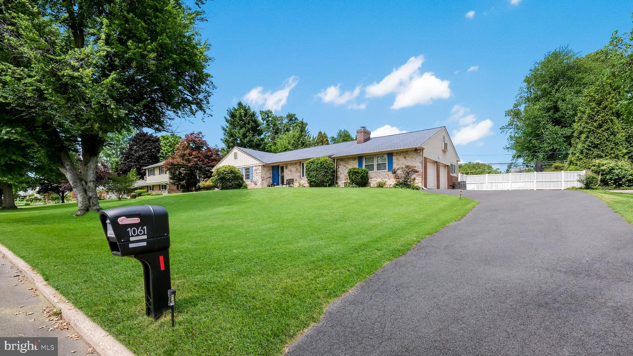 MEADOWBROOK - Residential