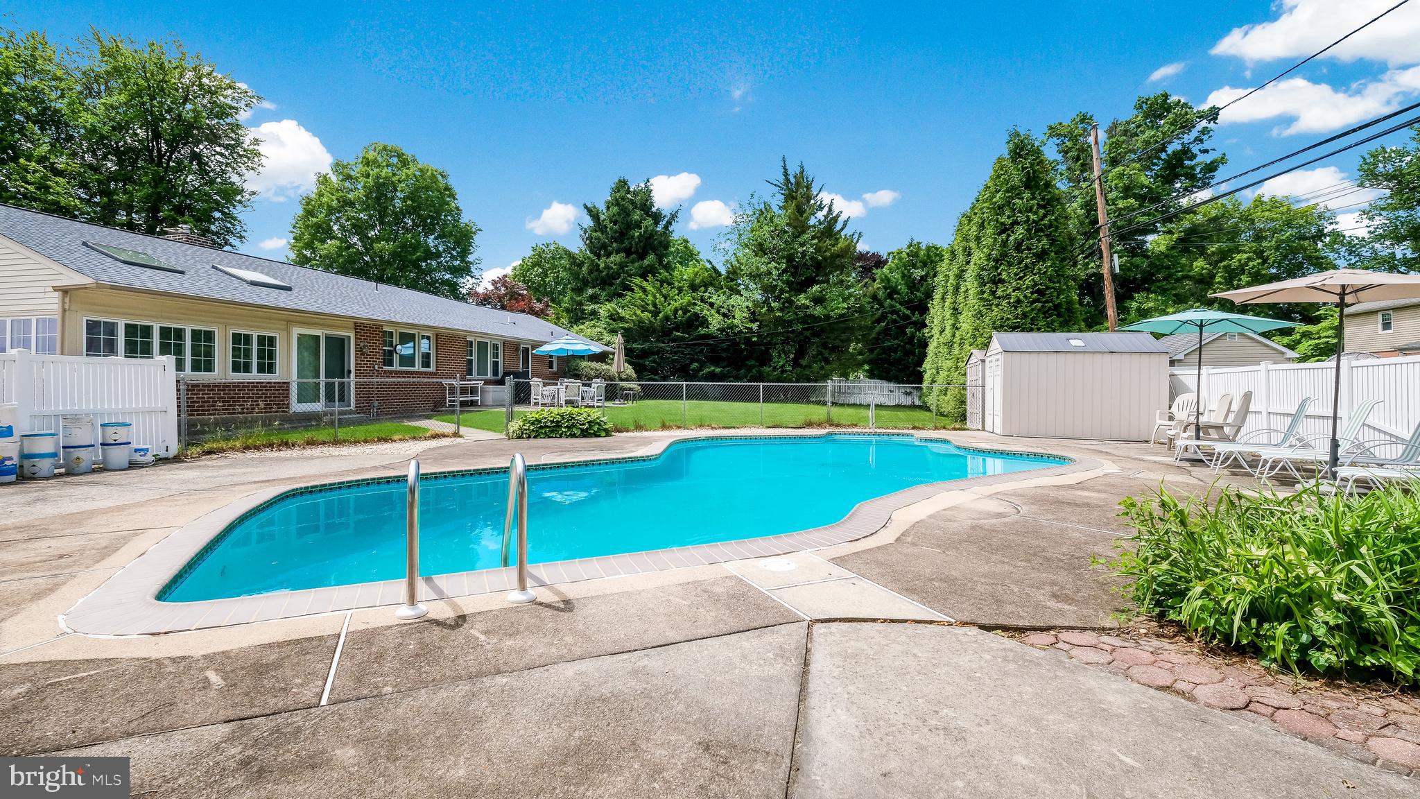 MEADOWBROOK - Residential