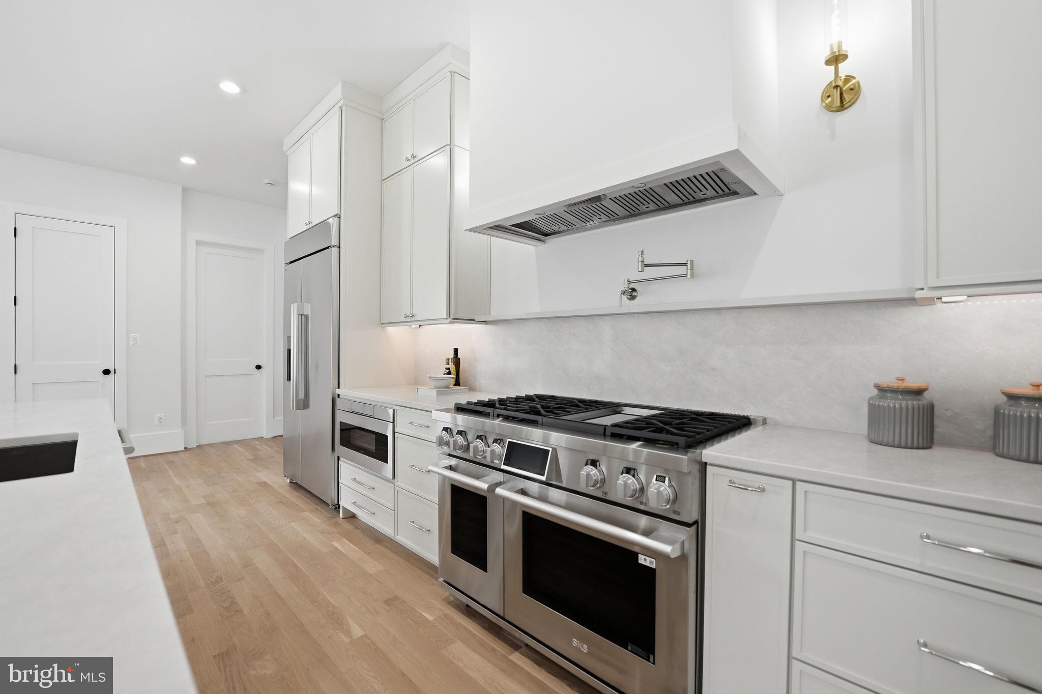 BRANDON VILLAGE - Residential