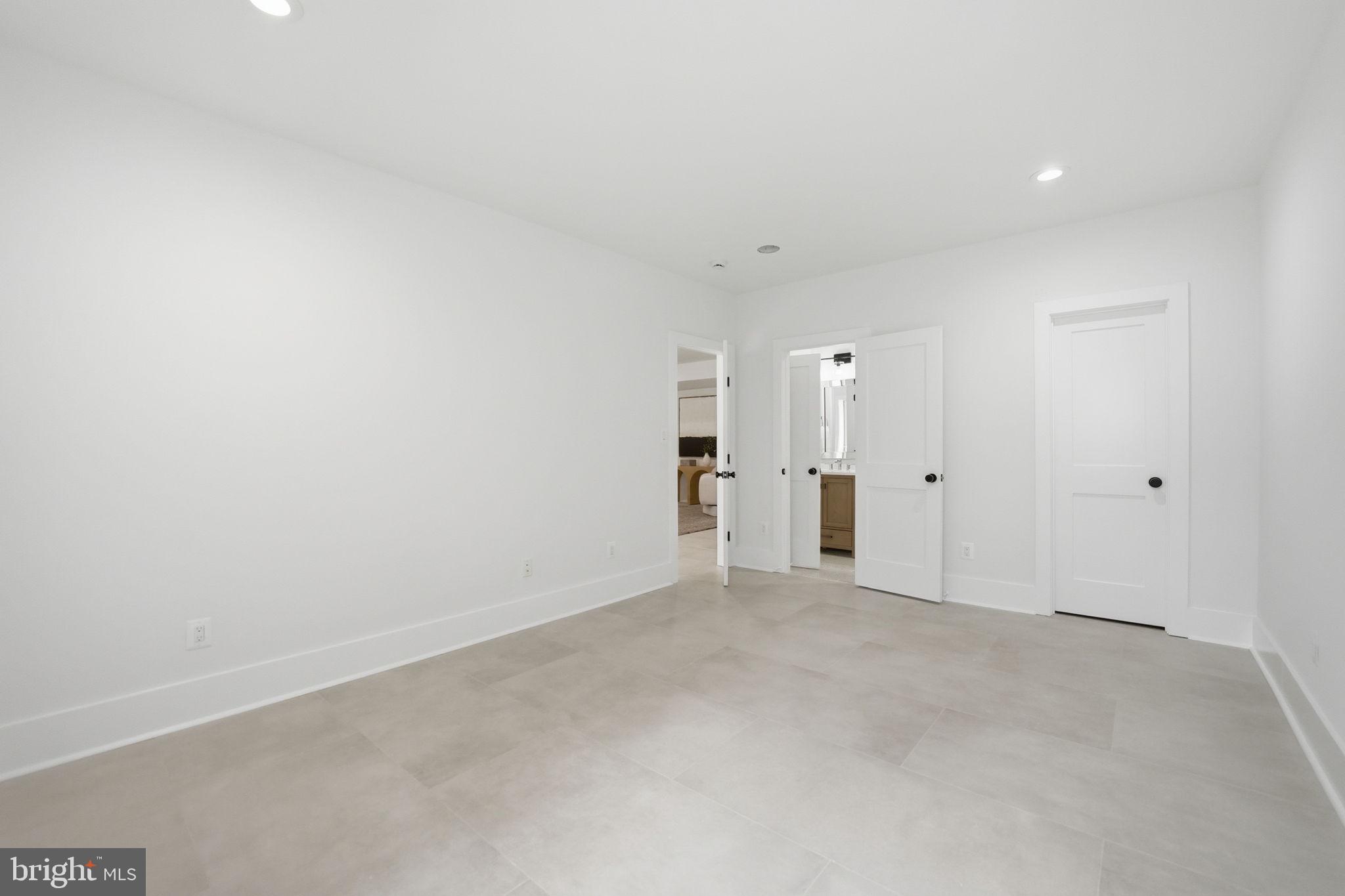 BRANDON VILLAGE - Residential