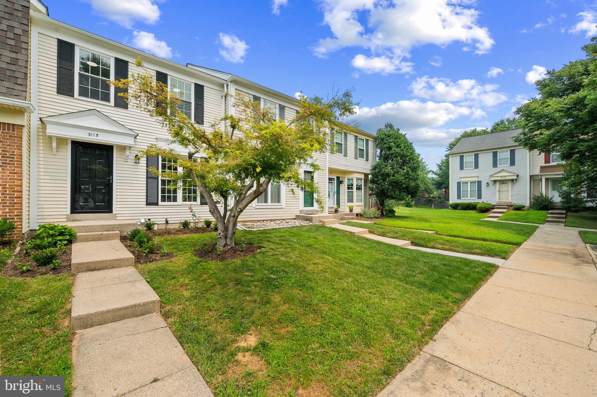 Open Sunday from 1 pm to 3 pm, sharp :)
Fully renovated and beautiful. Everything you can think off, its already done. 
Just move in and live.