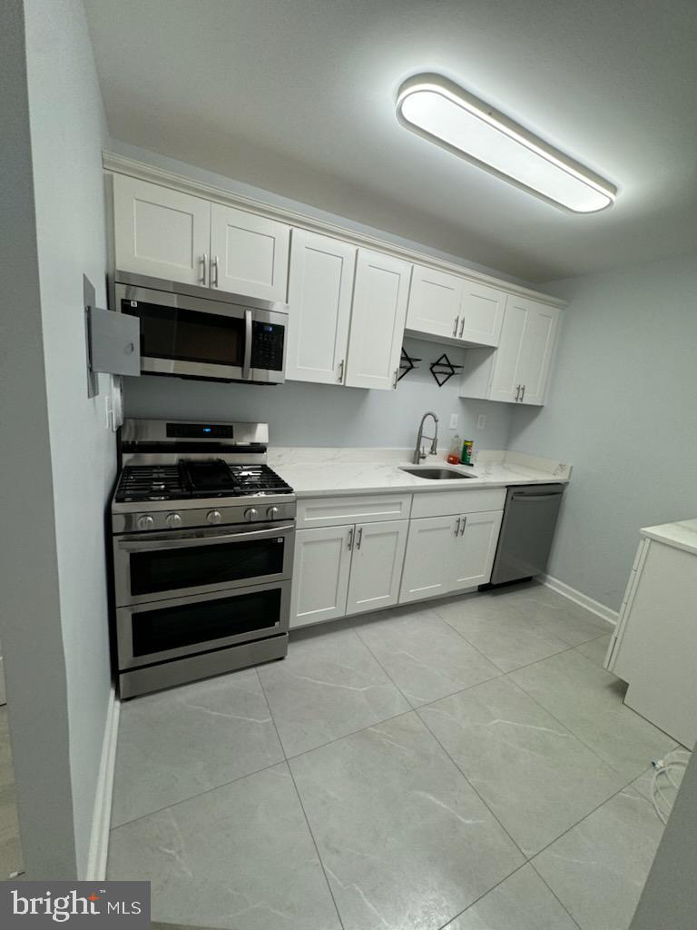 Almost new!! Beautiful ground floor unit _no steps! Huge slider door lets in plenty of sunshine.  Nice quiet street. Close to AMTRAK ; METRO rail; bus routes and shopping.  This bright and open floor plan offers a lovely expansive living room with easy  CLEAN NEW VINYL FLOORS floors throughout.   New double pane windows to view front  yard. The separate  dining area is large with wainscoting /chair rail and new light fixture. Gas heat keeps condo nice and warm, and CAC keeps cool.   Home boasts a  large GALLEY  kitchen FULLY UPDATED!  New gas DOUBLE OVEN for cooking enthusiasts. Kitchen has beautiful white quartz counters, new  stainless steel dishwasher and black stainless steel refrigerator with icemaker.   New low maintenance waterproof vinyl flooring, new light fixtures, new sink and new garbage disposal.  Sturdy upscale  cabinets with new stainless handles and new wine rack above quartz countertop. Crown molding accents kitchen cabinets.   Fully updated  bath with new flooring, new custom tiling in tub surround , new vanity, upscaled light fixture and new accessories,  new faucet and new toilets -----will yield years of low maintenance usage.  The large master has large closets with new doors new double pane window with screen. Plenty of light and windows throughout!  Entire home freshly painted neutral colors. All wooden doors were updated with modern 6 panel doors and new doorknobs.
Plenty of parking in quiet parking lot.  New exterior light fixtures on curb to see late at night. Low monthly condo fee, great price - won't last.  Agents Show!!! You wont be disappointed!