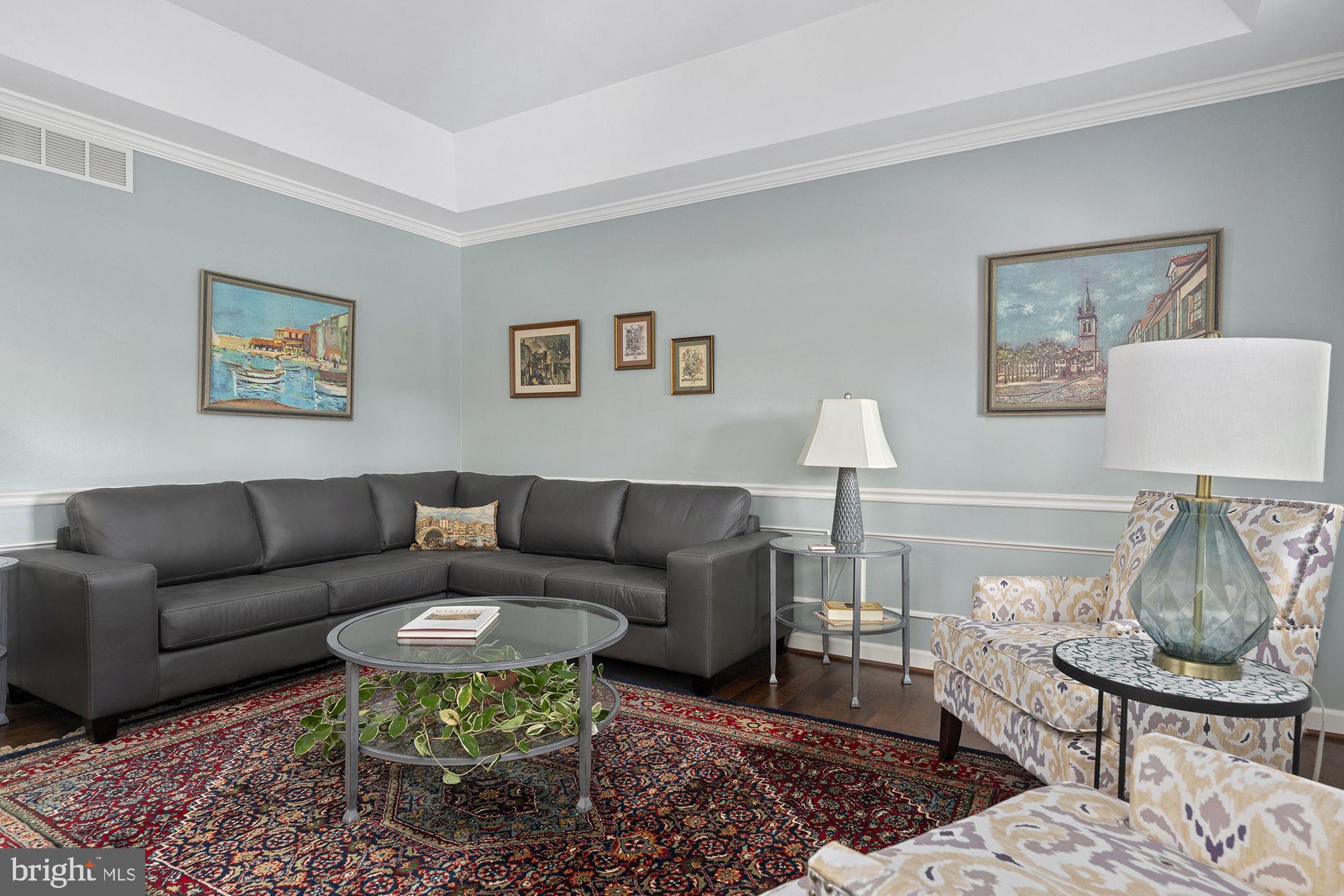 LA VISTA MANOR - Residential