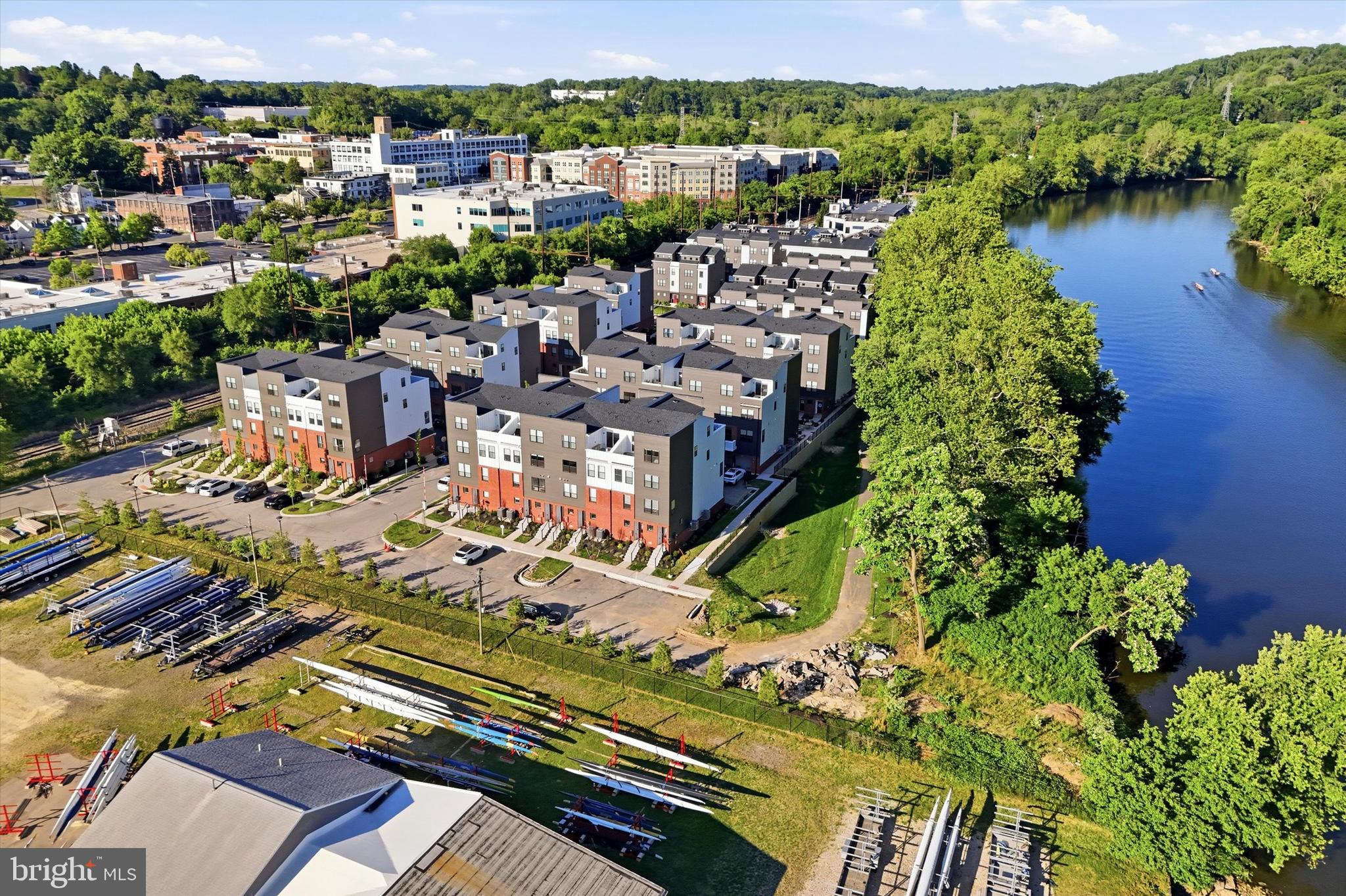 RIVER PLACE - Residential