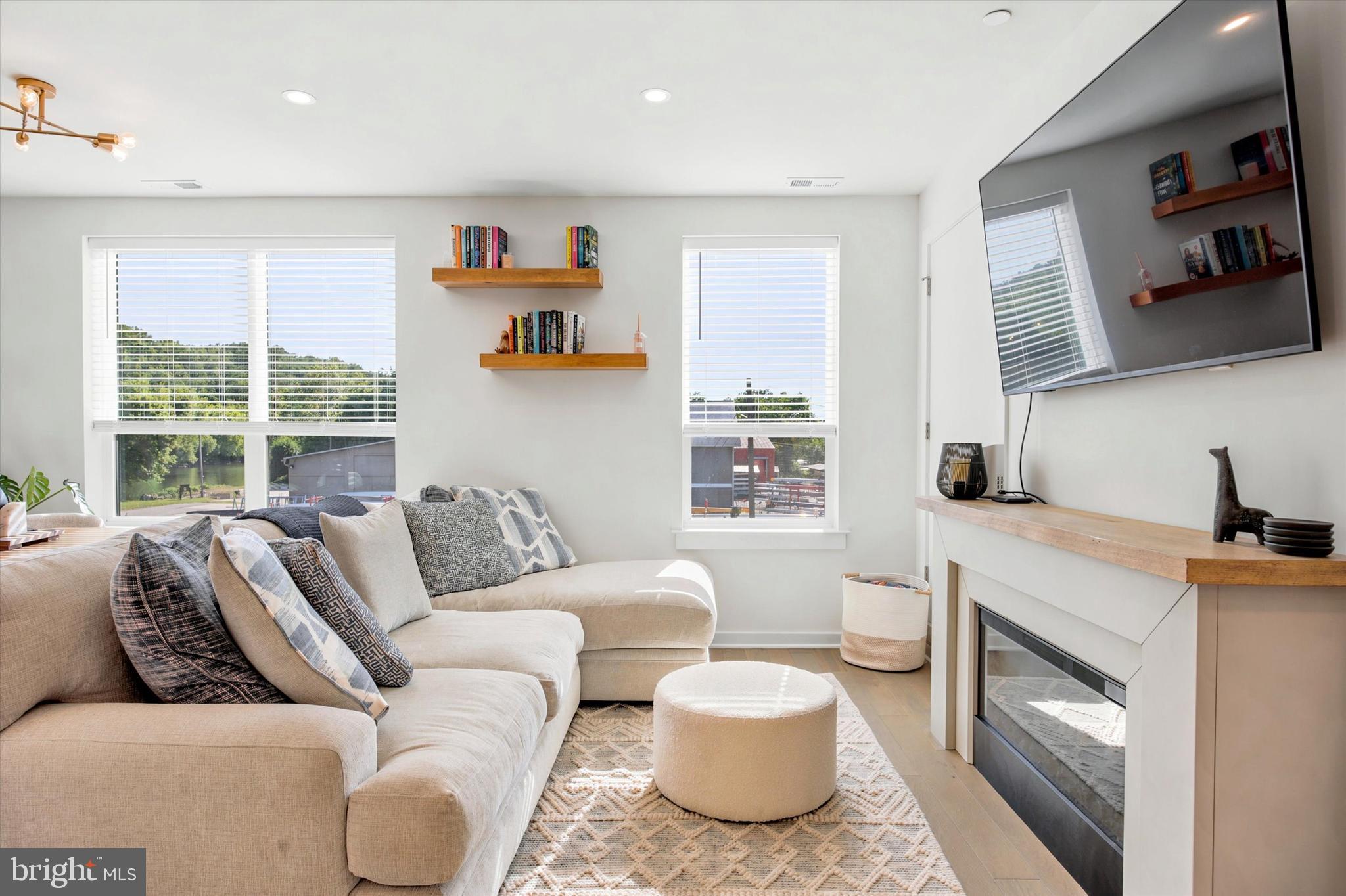 RIVER PLACE - Residential
