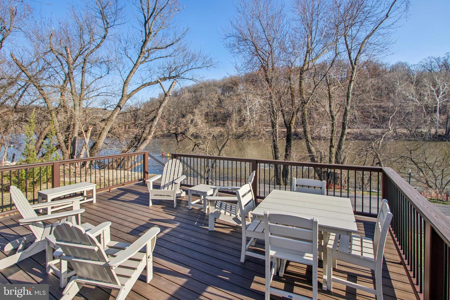 RIVER PLACE - Residential