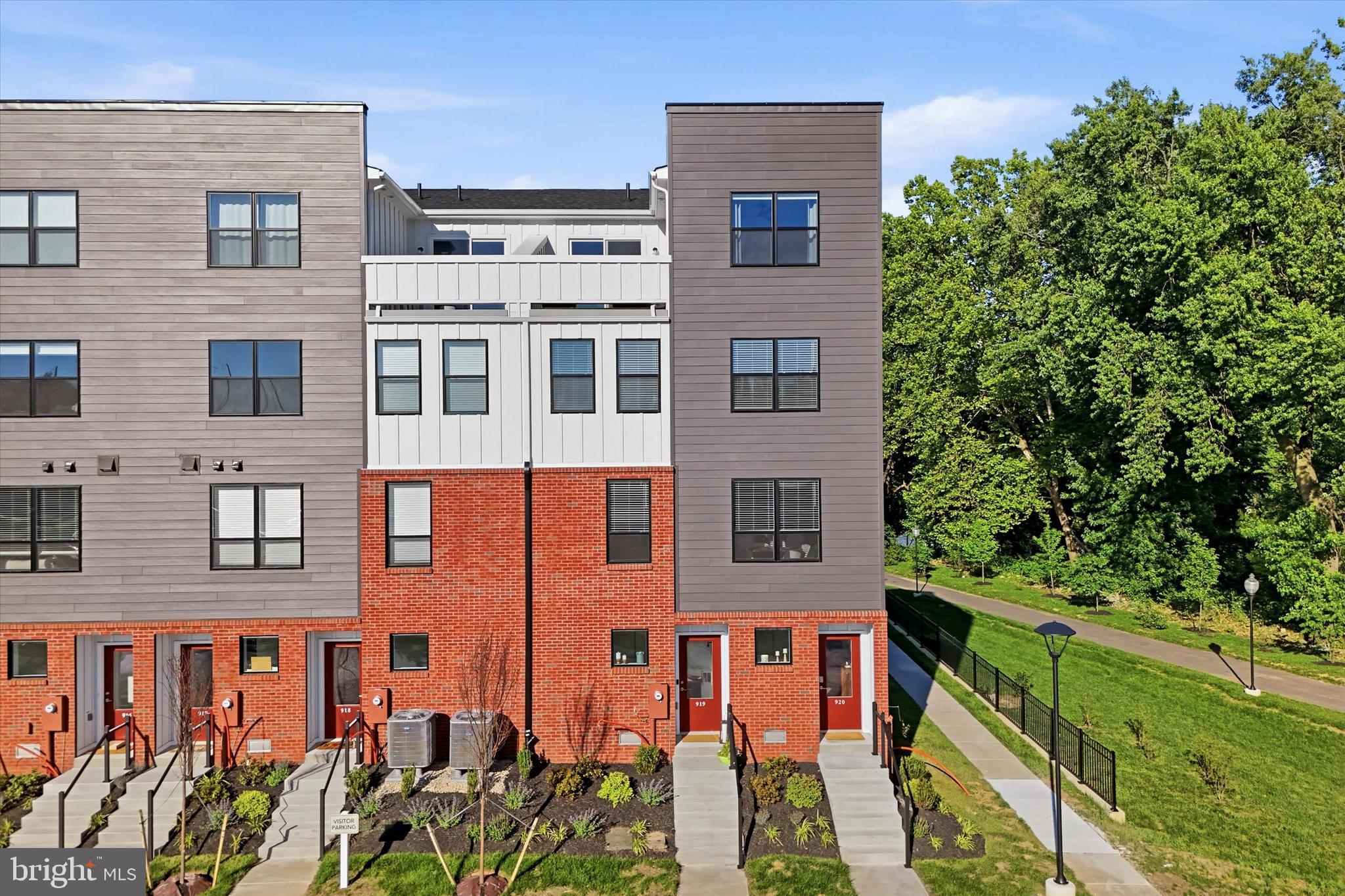 RIVER PLACE - Residential