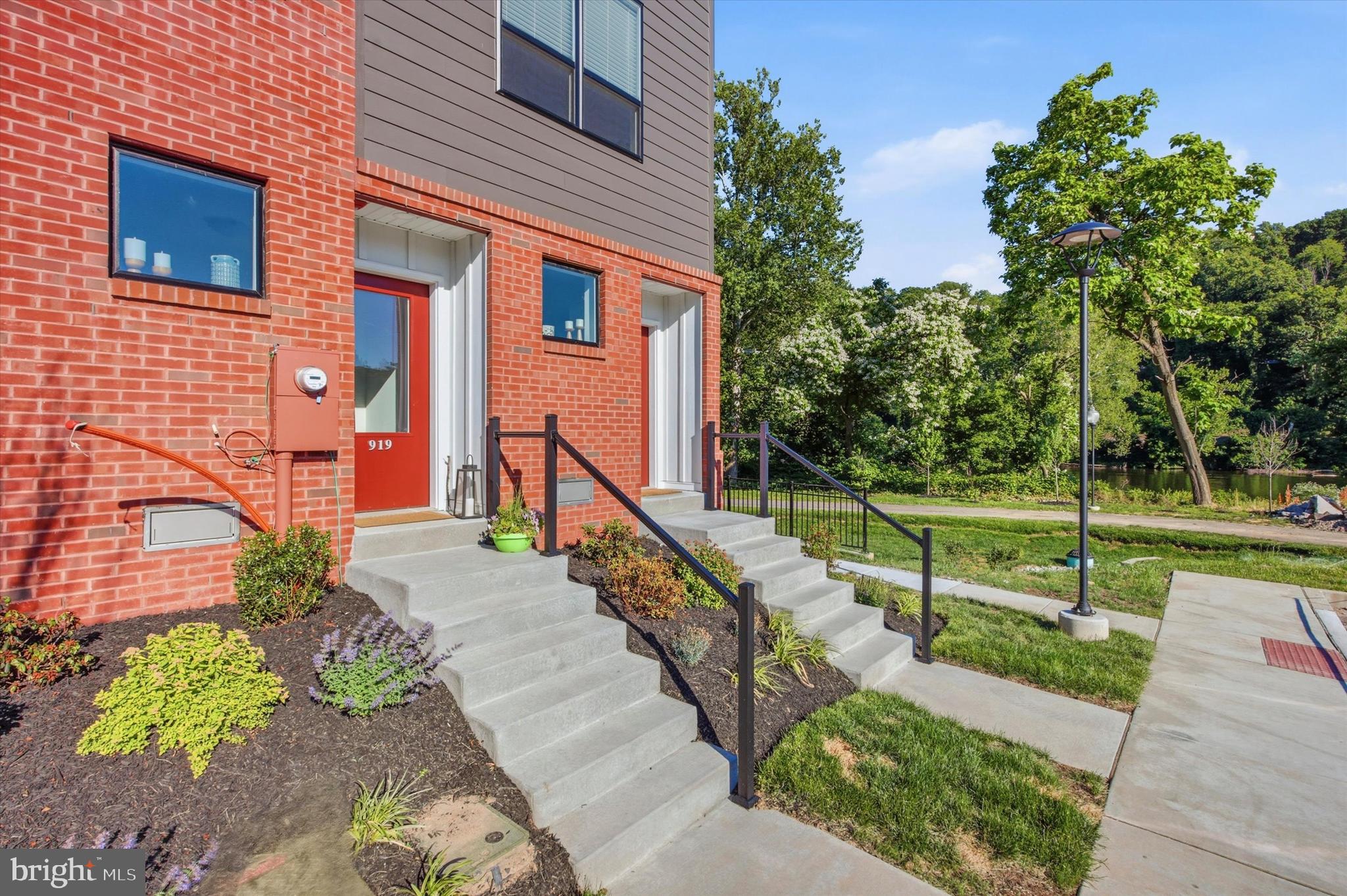 RIVER PLACE - Residential
