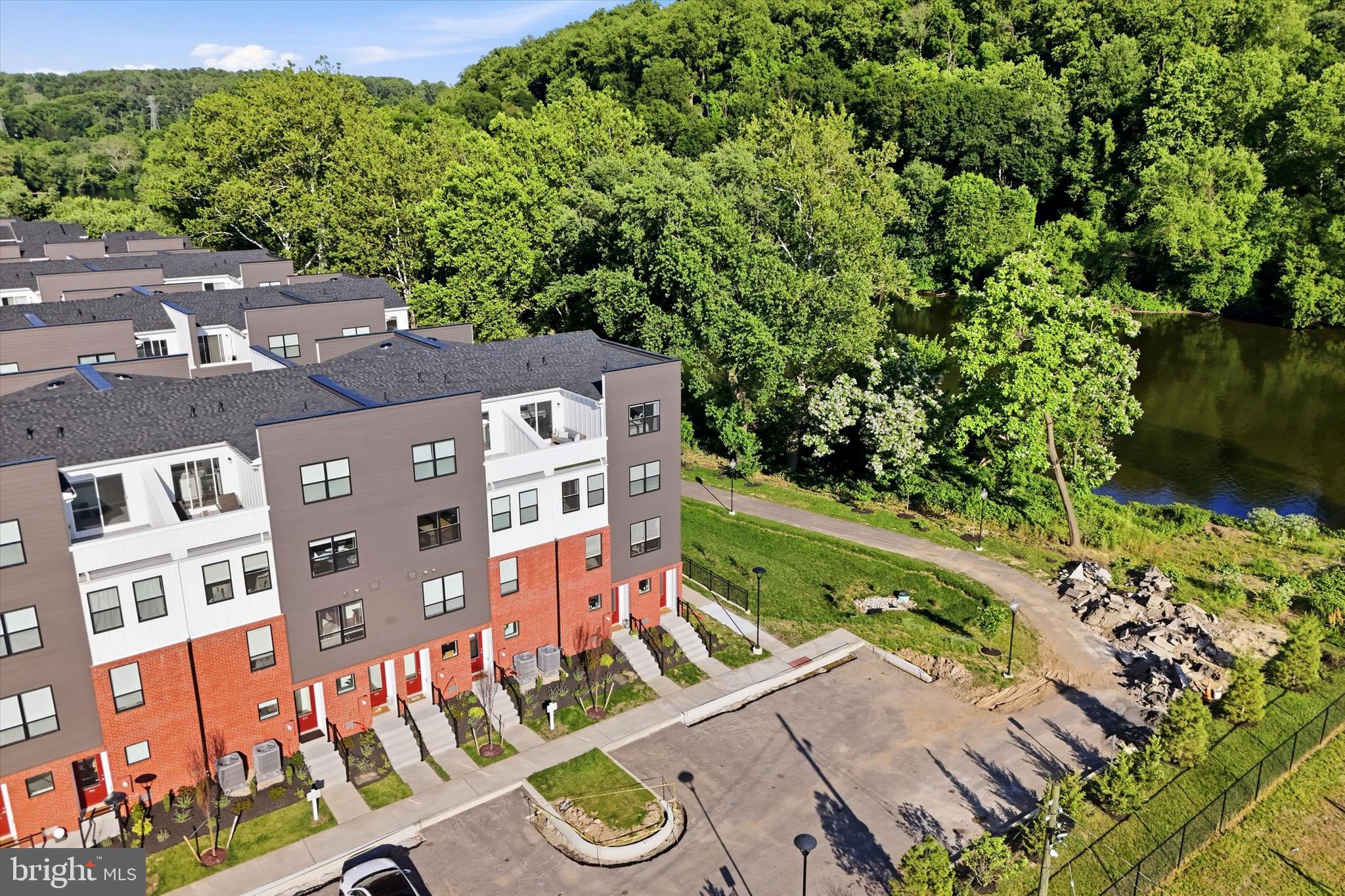 RIVER PLACE - Residential