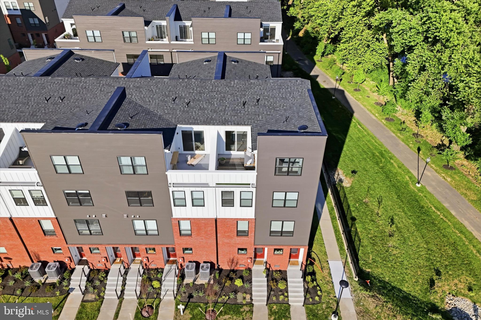 RIVER PLACE - Residential