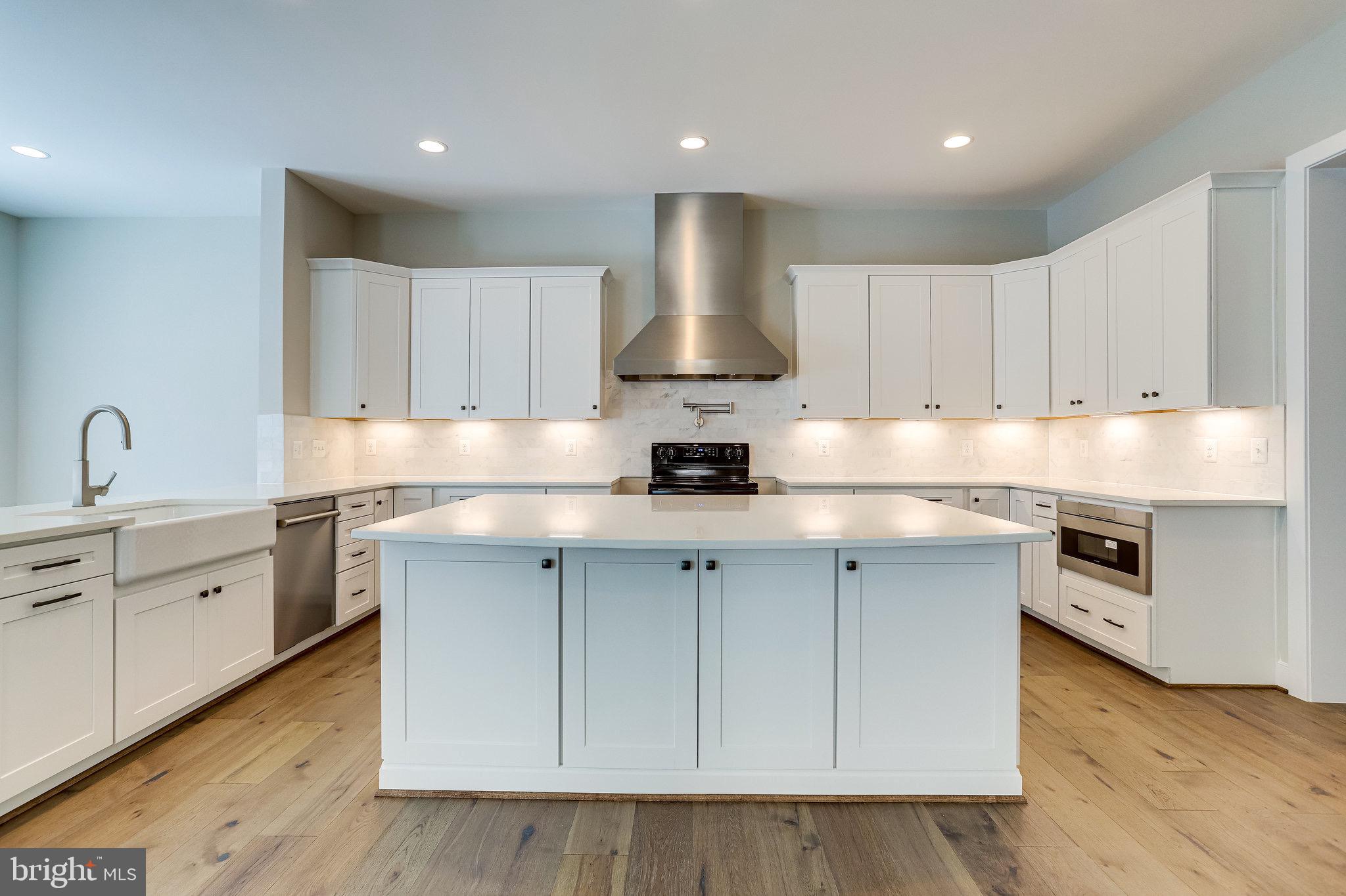 VIENNA WOODS - Residential