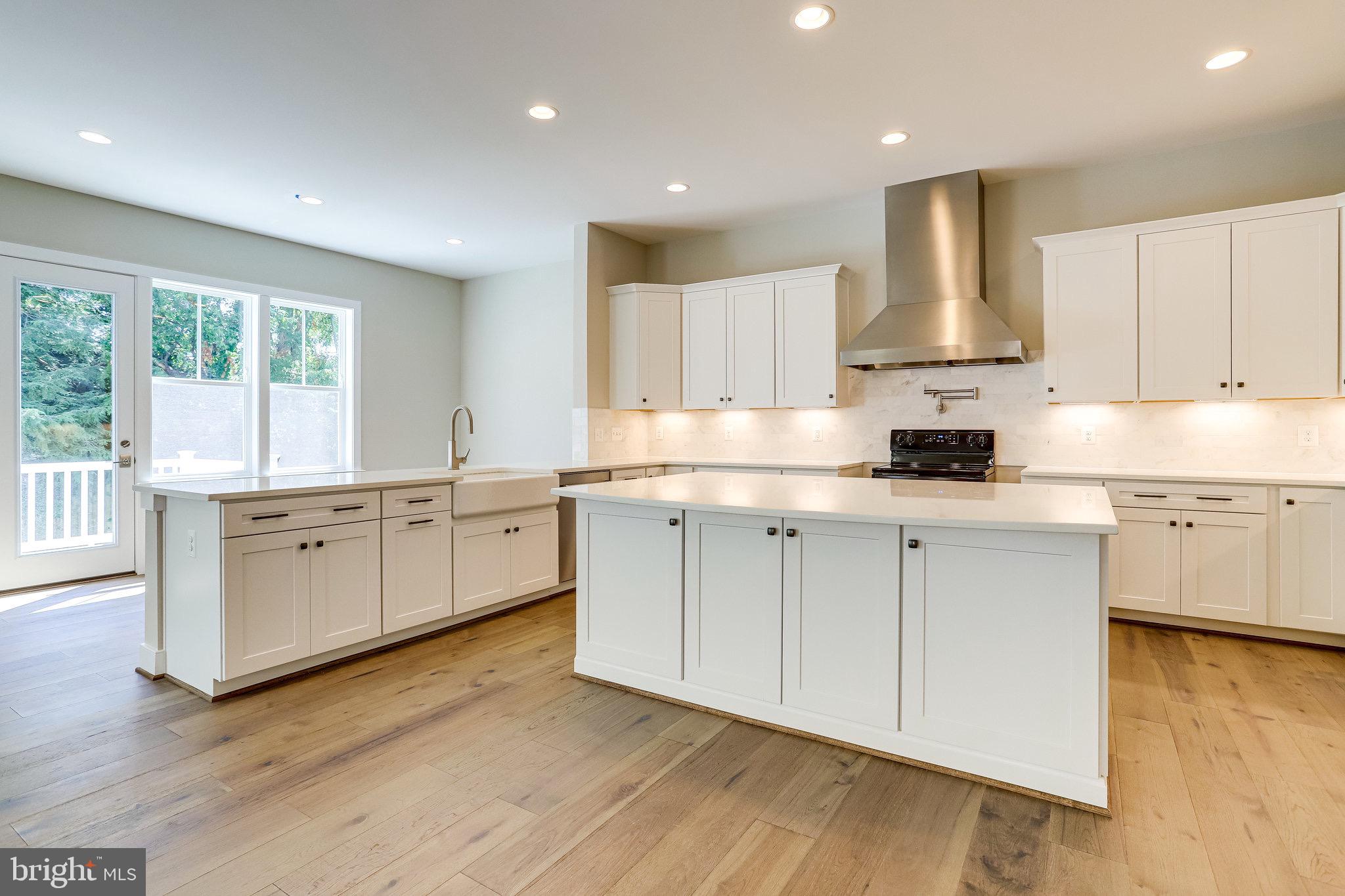 VIENNA WOODS - Residential
