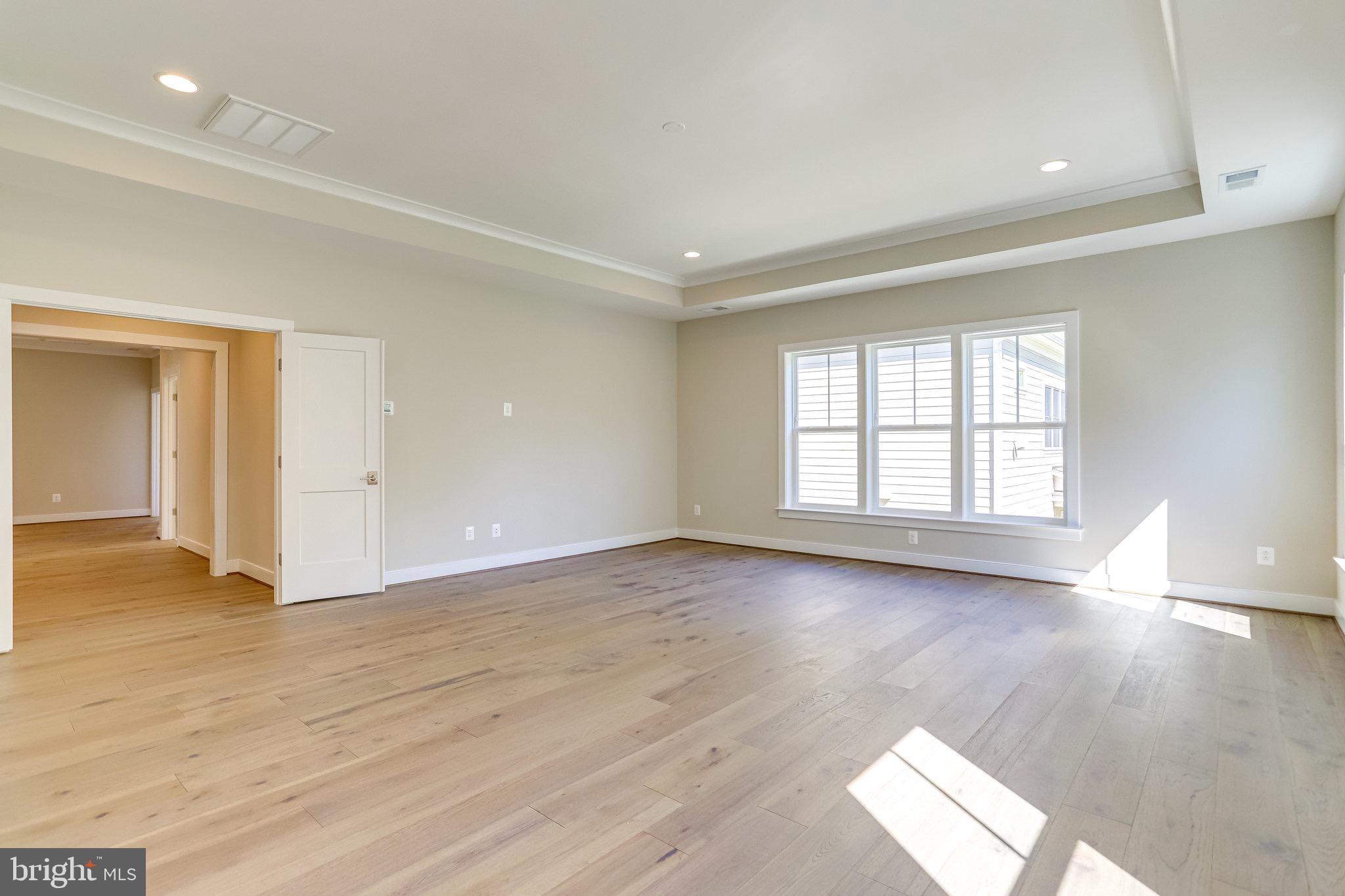 VIENNA WOODS - Residential