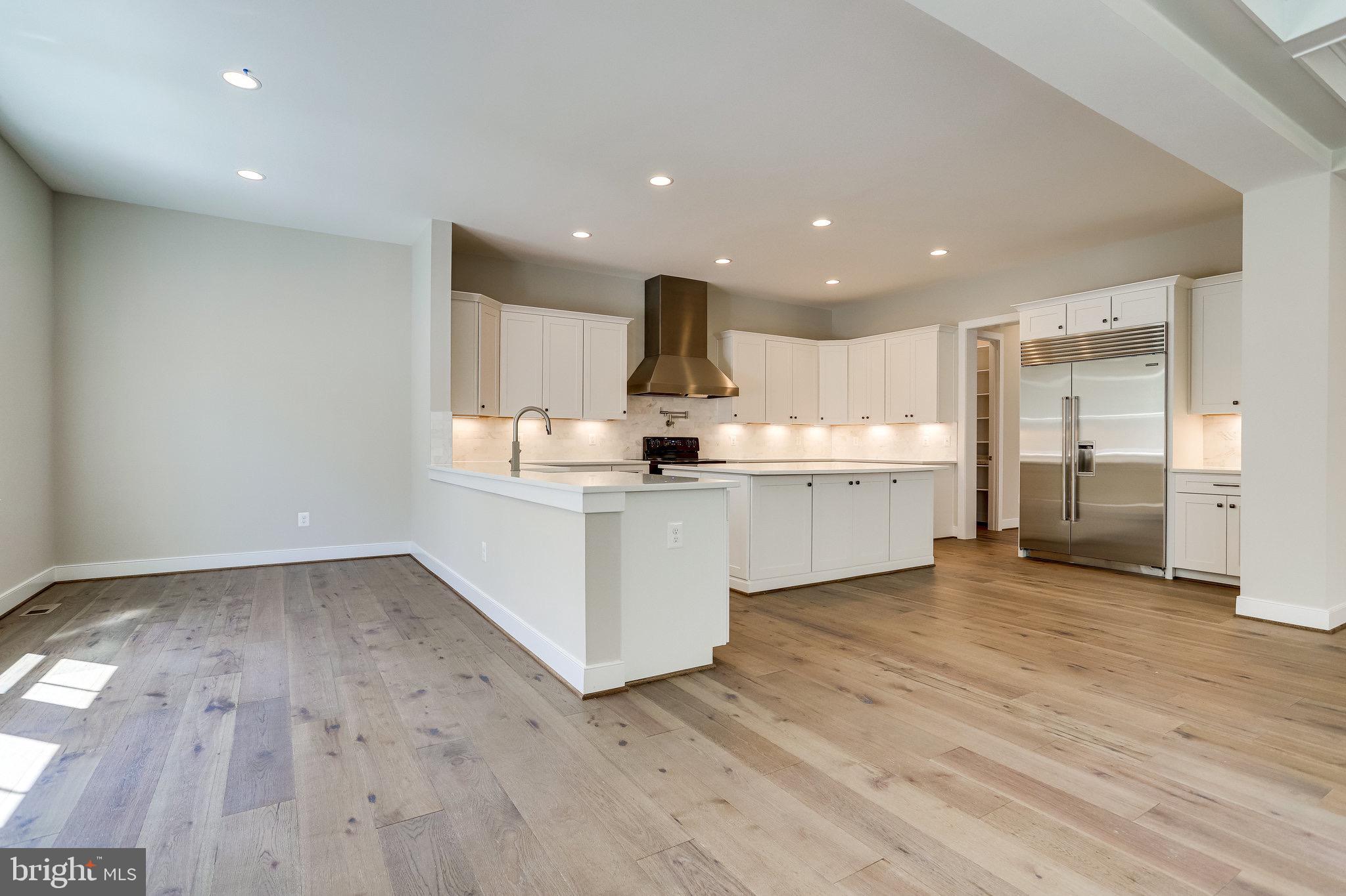 VIENNA WOODS - Residential