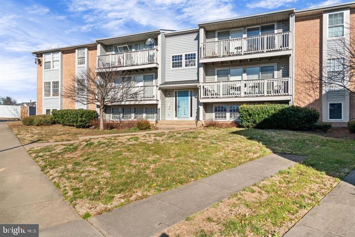 Welcome to Your New Home in Princeton Woods Condos!
This updated condo features a brand-new deck added in 2024, new carpet installed this year, and new hardwood flooring from 2023. The kitchen includes a dishwasher from 2023, along with a microwave and stove updated in 2021. Fresh paint was also added in 2021.  Located in a wonderful Dumfries community, residents enjoy access to a pool, clubhouse, and playground—all with affordable condo fees.
Don’t miss your chance to own a home in Princeton Woods!  Owner will need post occupancy for 30-45 days.