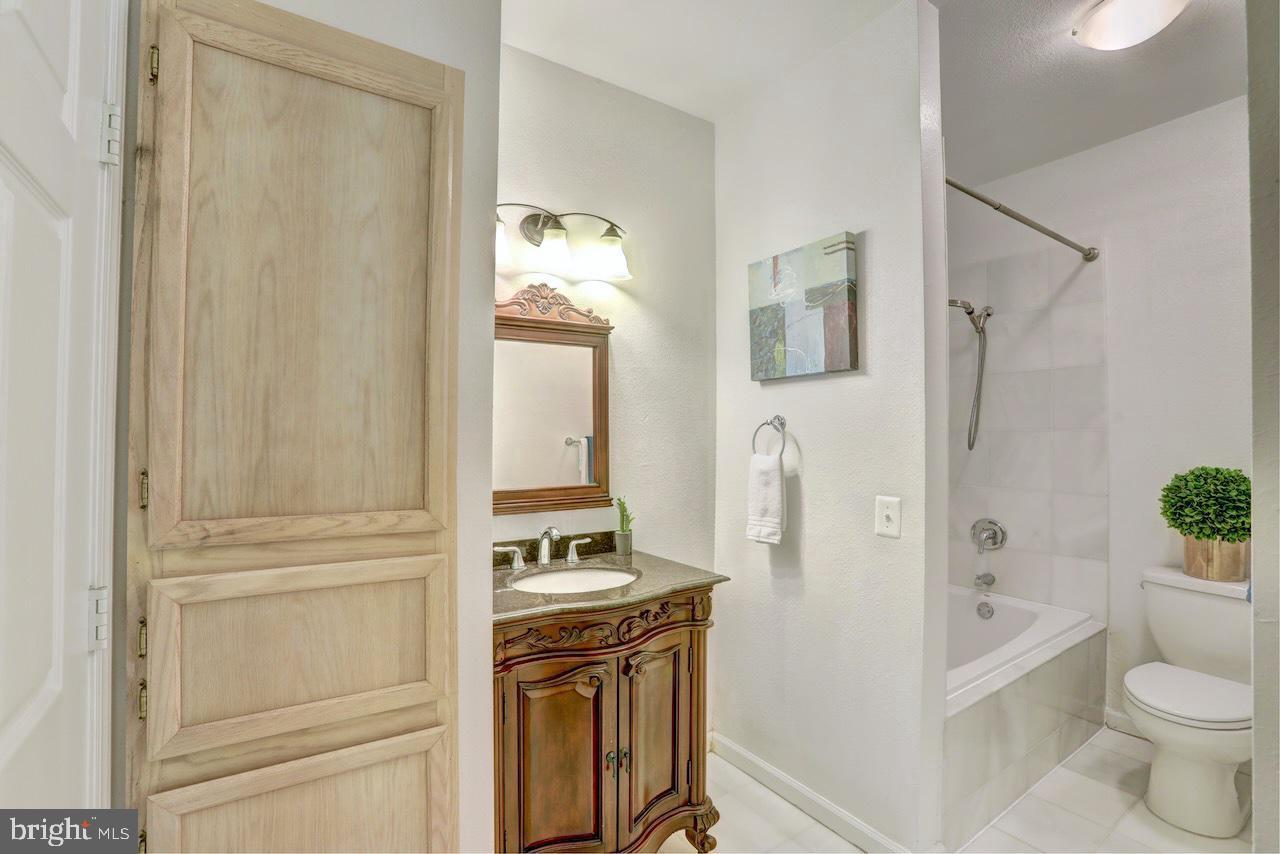 GATES OF MCLEAN - Residential Lease