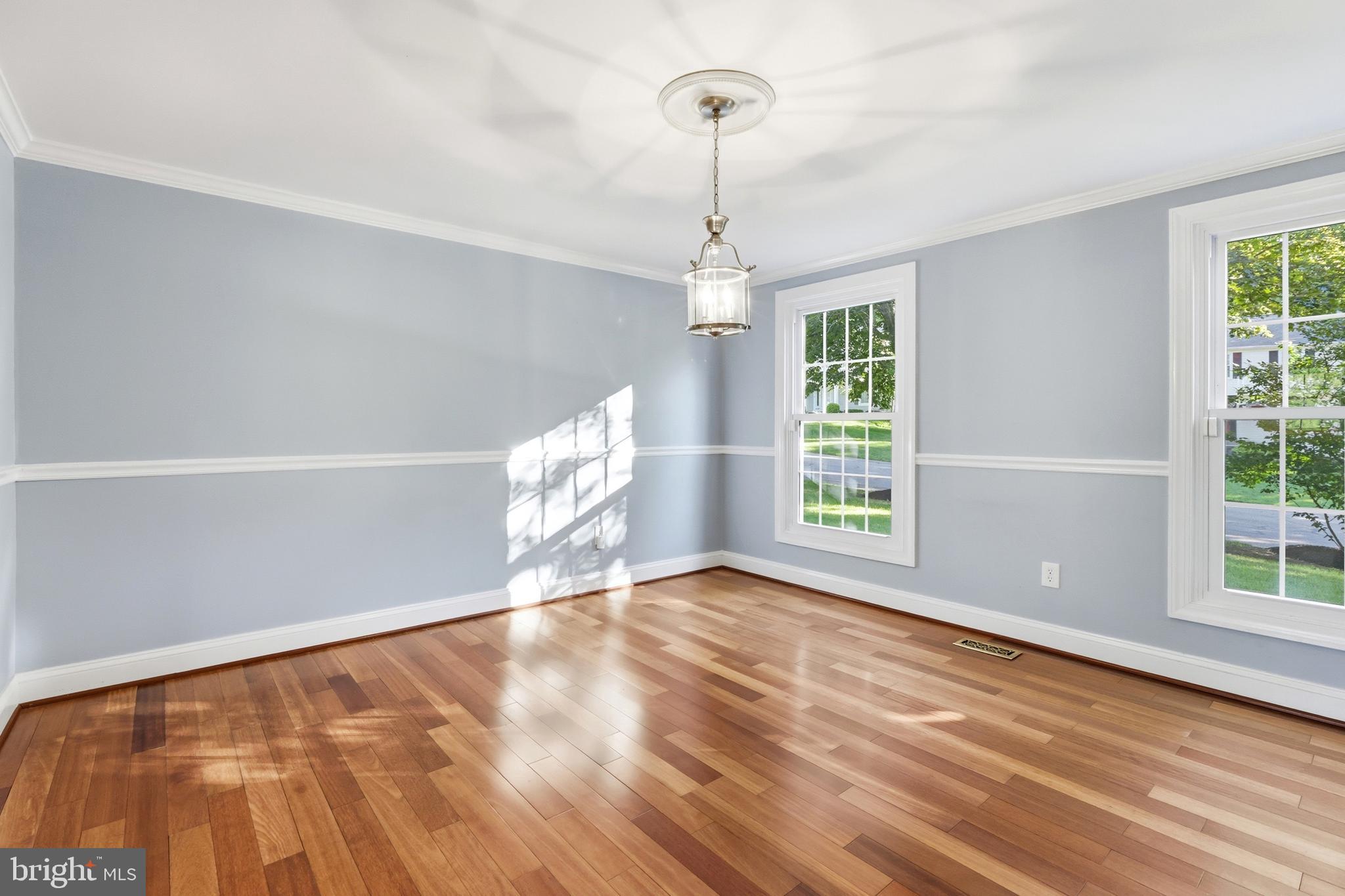 BAY HILLS - Residential