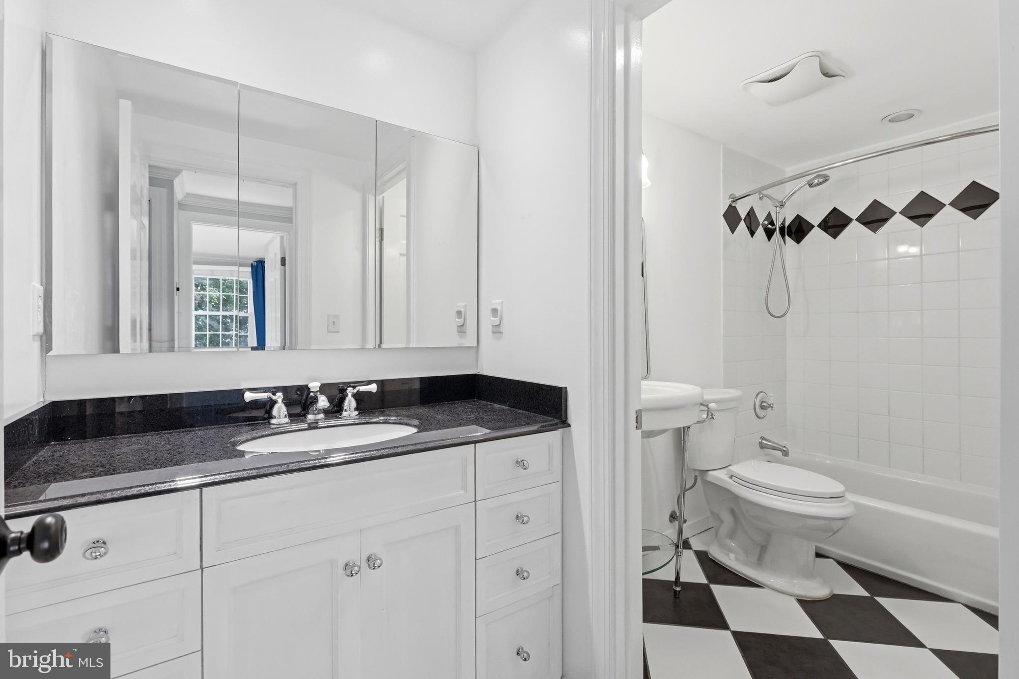 BAY HILLS - Residential