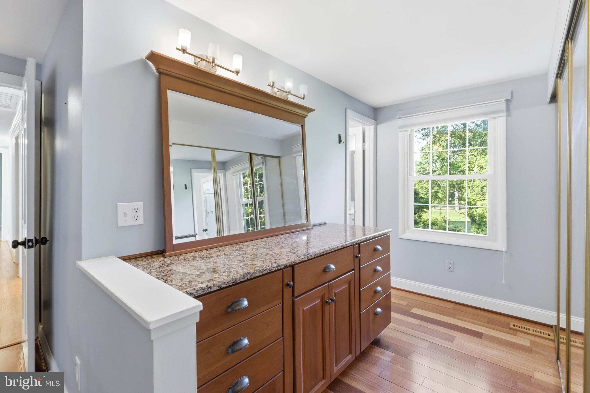 BAY HILLS - Residential