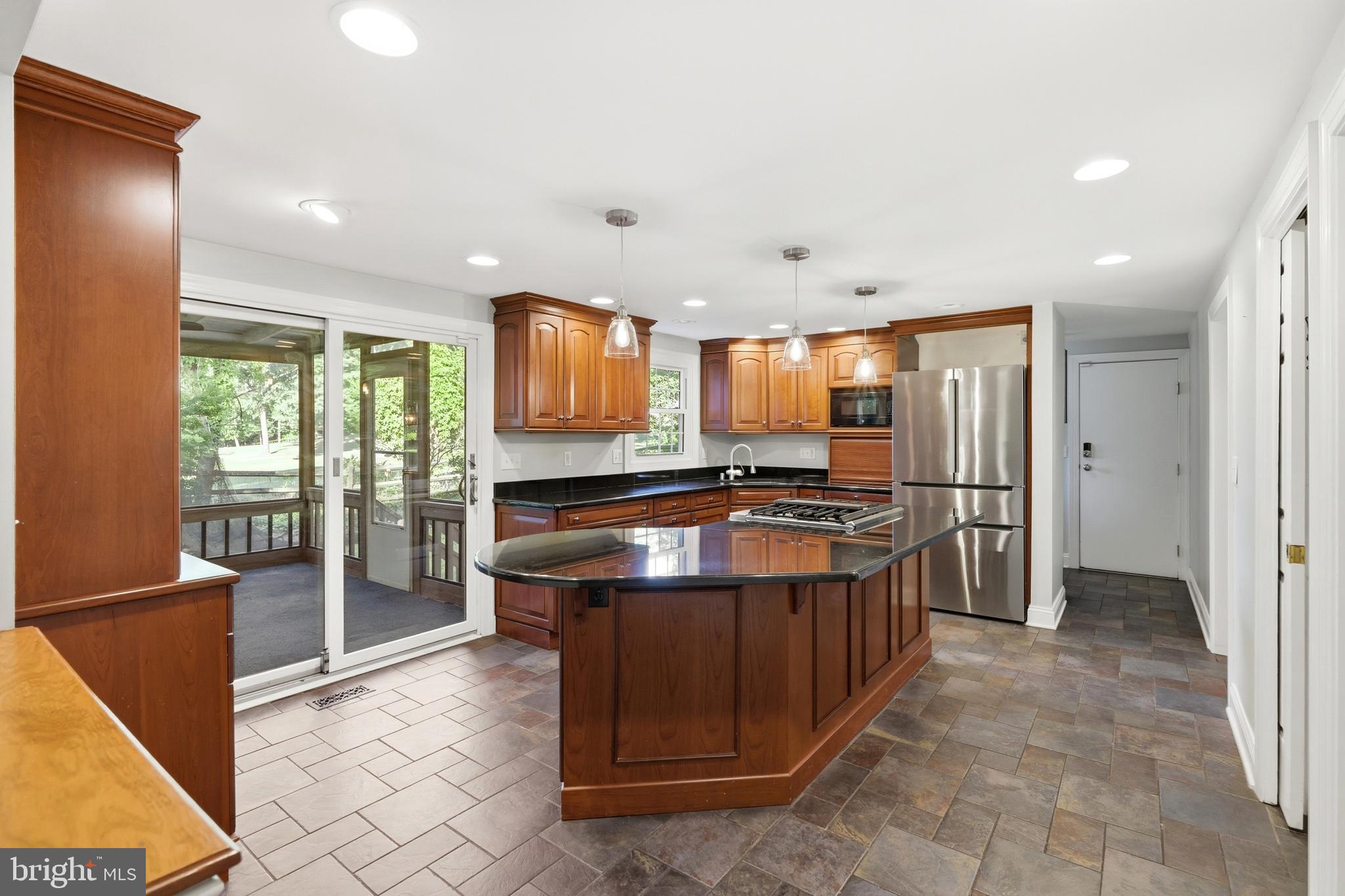 BAY HILLS - Residential