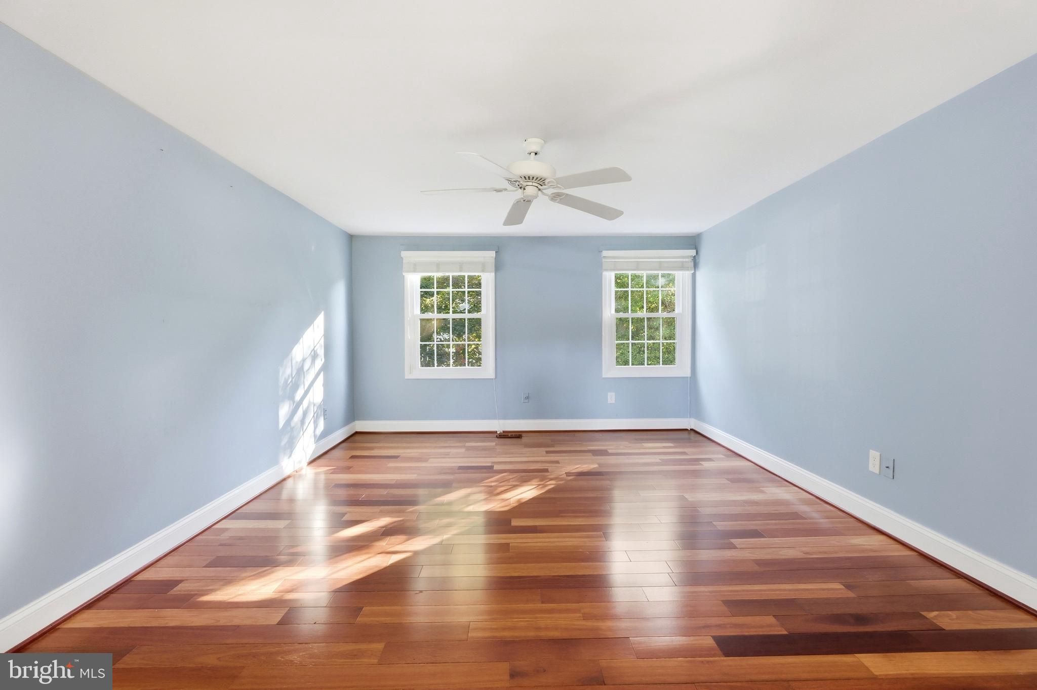 BAY HILLS - Residential