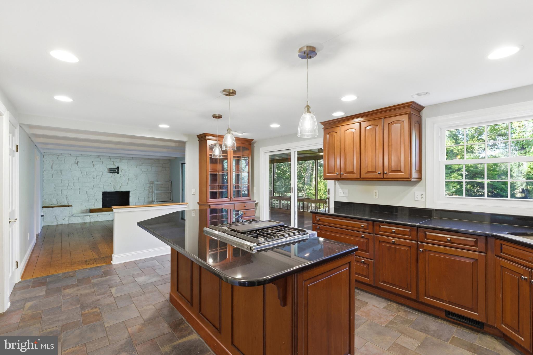 BAY HILLS - Residential
