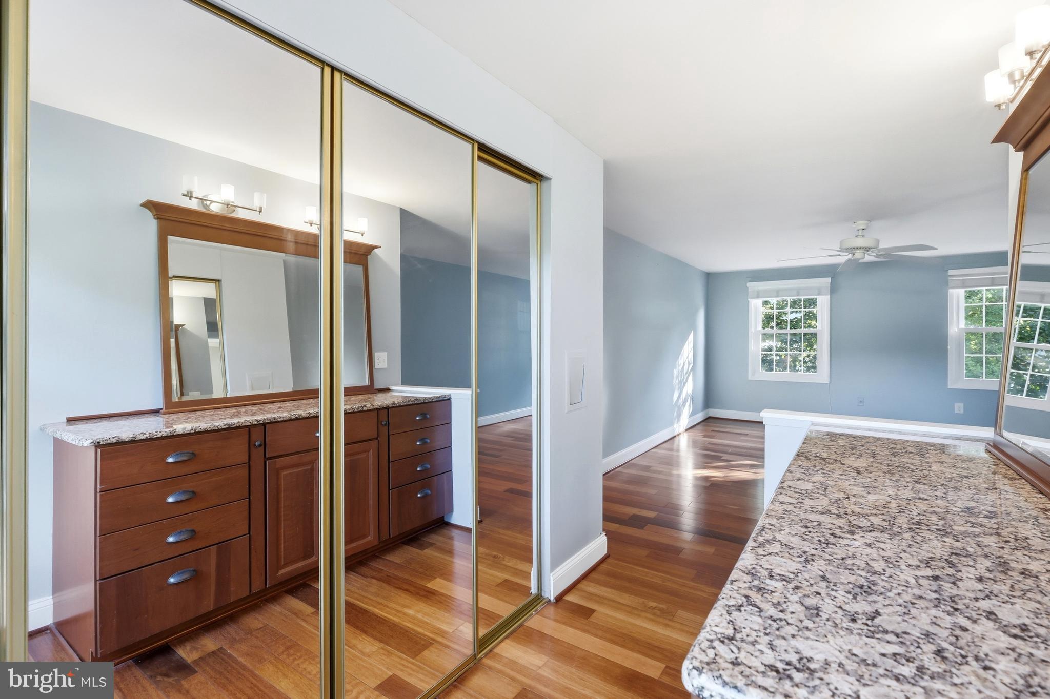 BAY HILLS - Residential