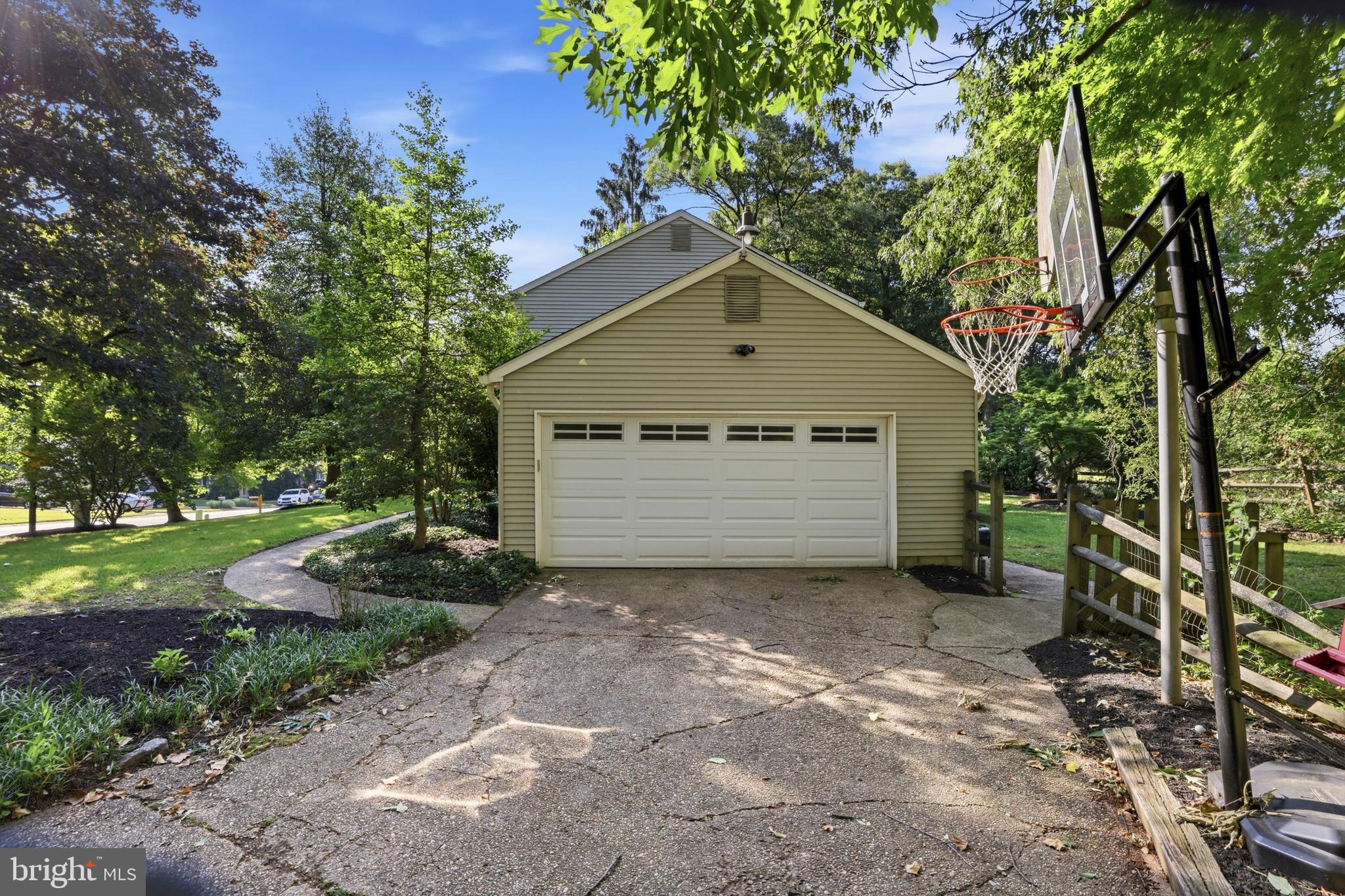 BAY HILLS - Residential
