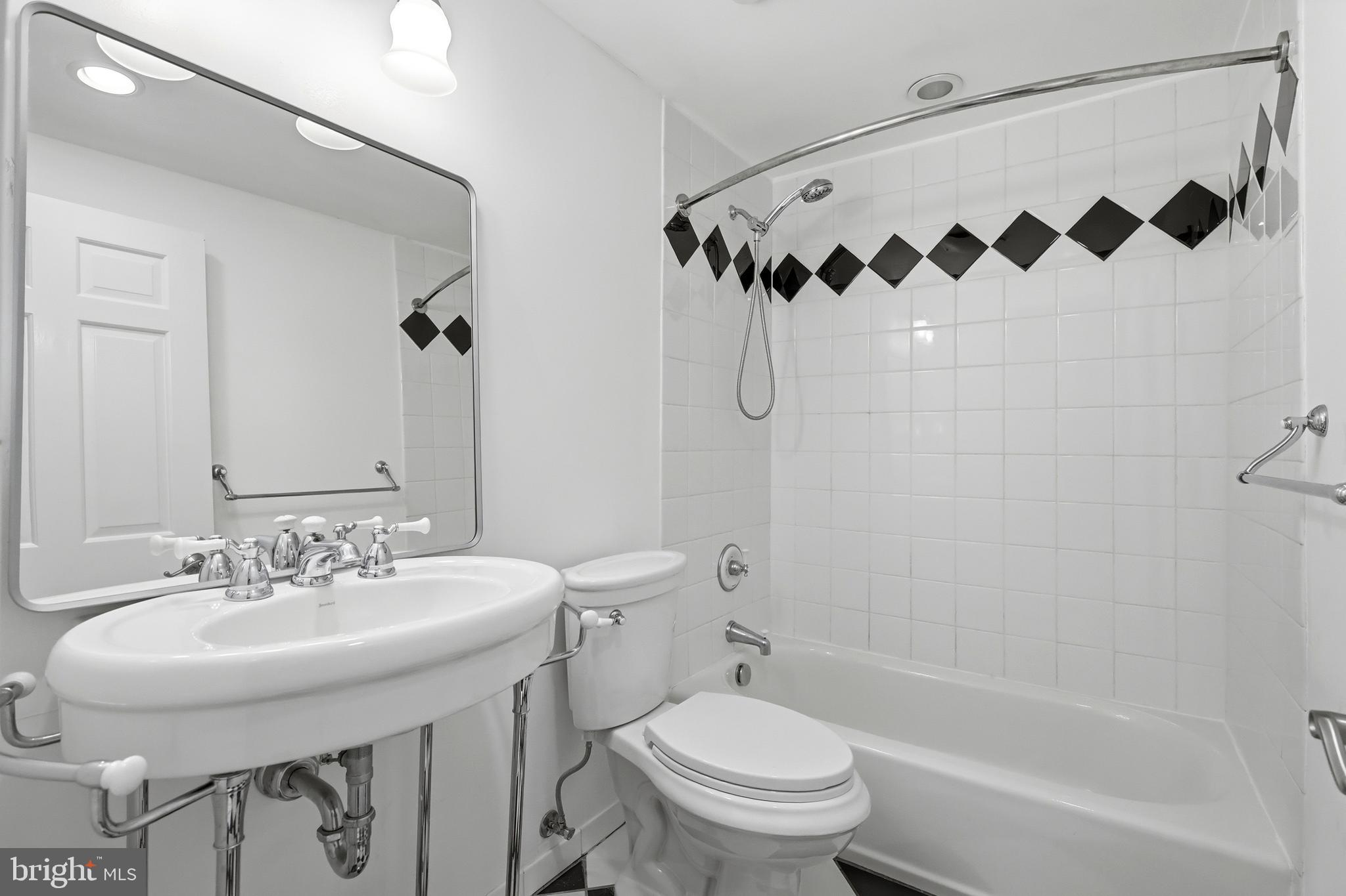 BAY HILLS - Residential