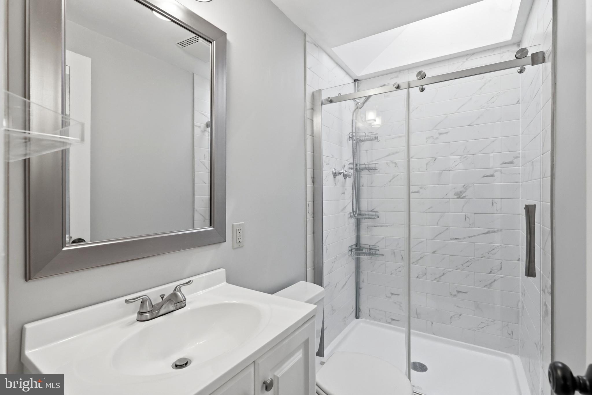 BAY HILLS - Residential